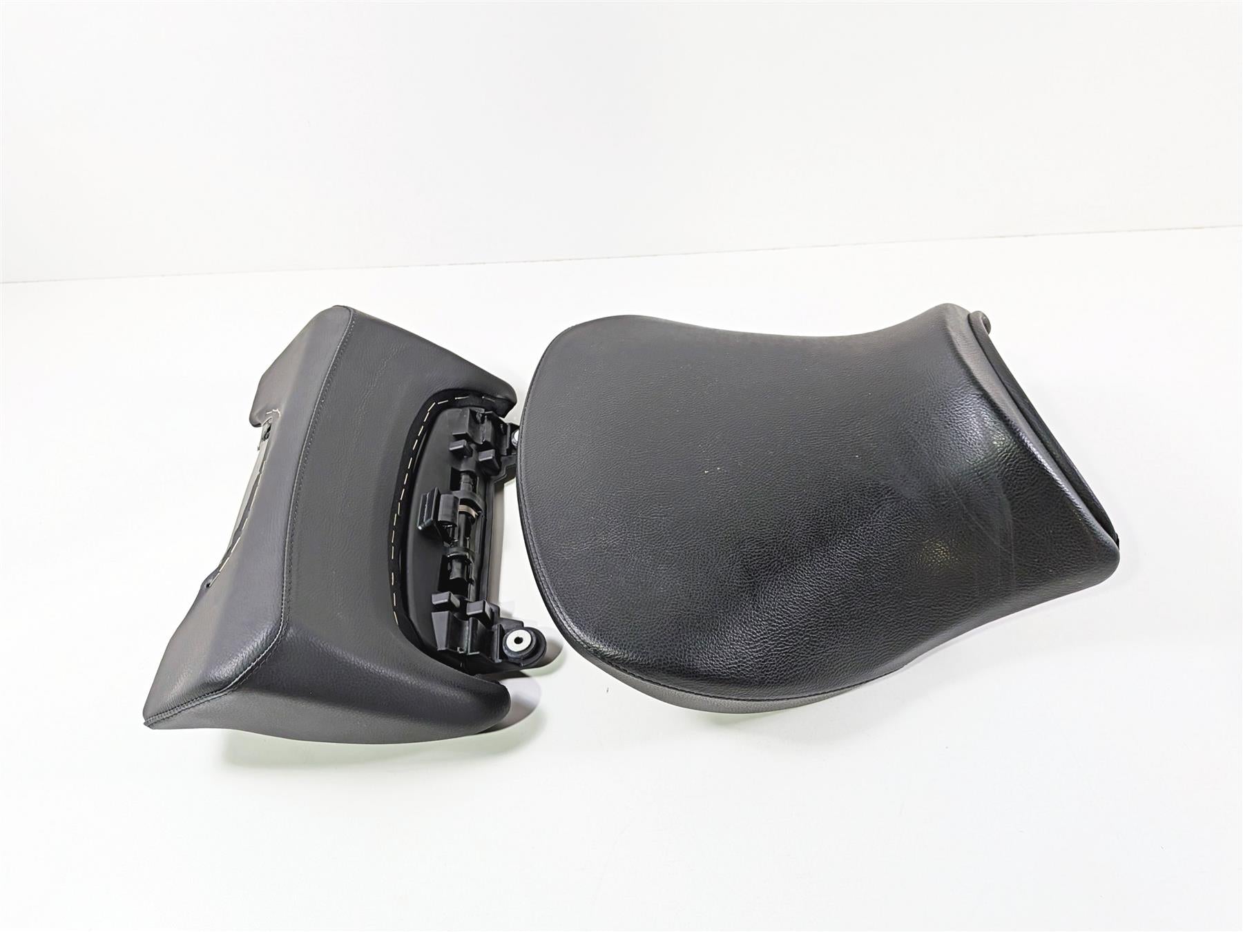 2023 BMW R1250RT RTP K52 Nice Front Seat Saddle & Backrest 52538544784 {{ shop.shopifyCountryName }} - Mototech271
