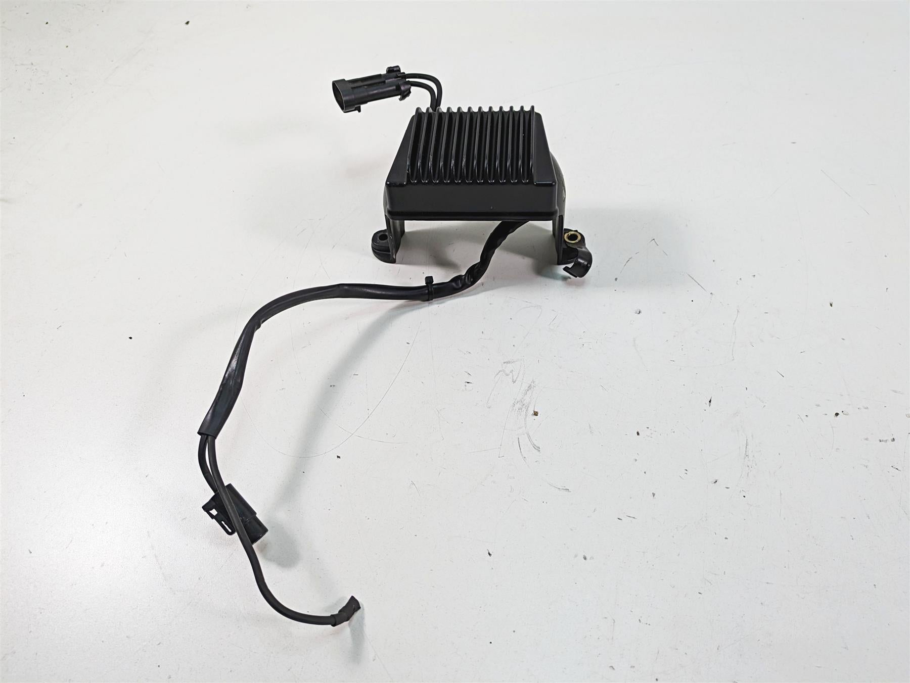 2005 Harley Touring FLHTCUI Electra Glide Rectifier Voltage Regulator 74505-04 {{ shop.shopifyCountryName }} - Mototech271
