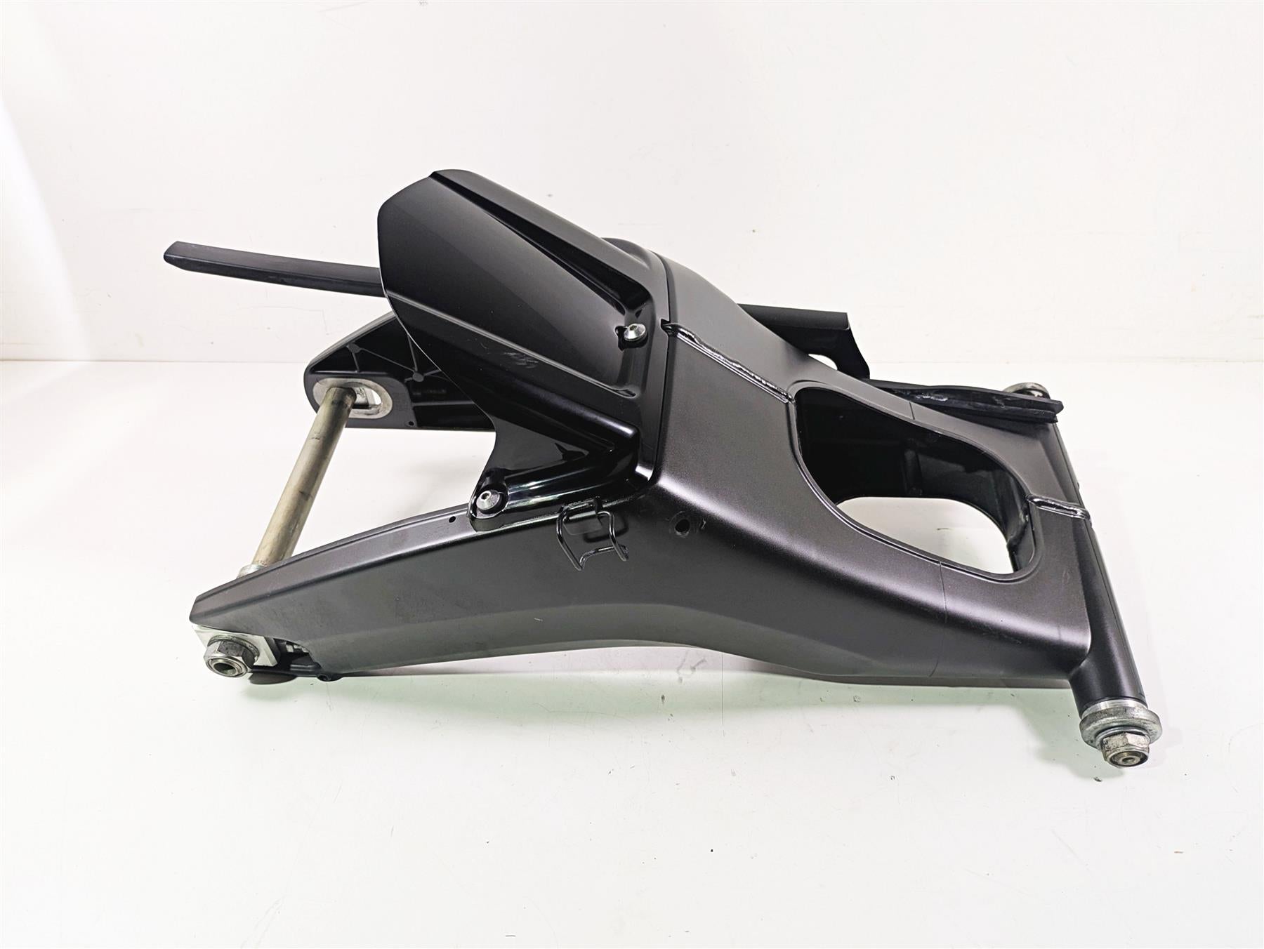 2009 Yamaha FZ1 FZS10 Fazer Straight Rear Swingarm & Axle Set 2D1-22110-11-00