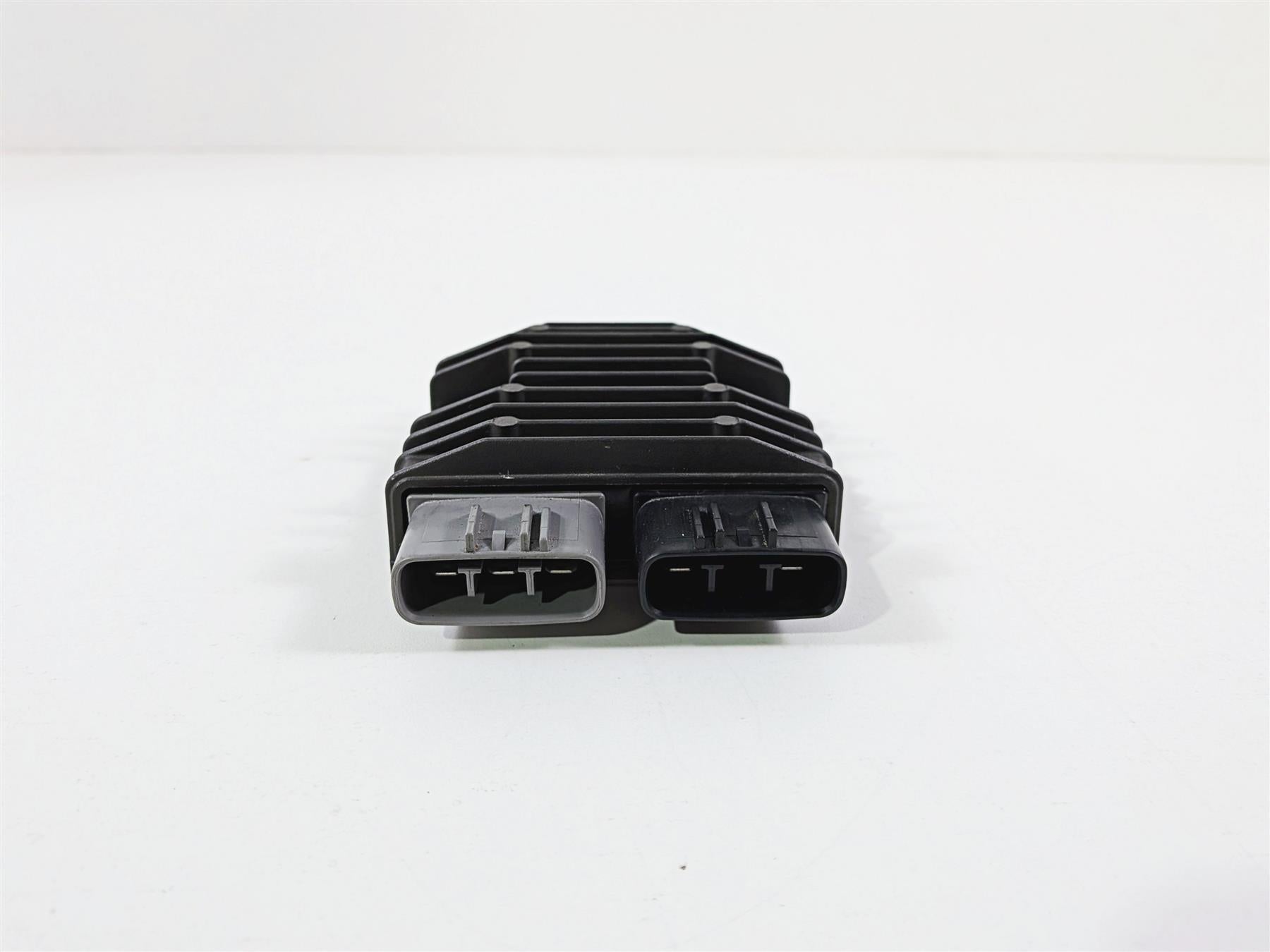 2008 Yamaha YZF R1 RN19 Oem Rectifier Voltage Regulator 1D7-81960-00-00 FH012AA {{ shop.shopifyCountryName }} - Mototech271