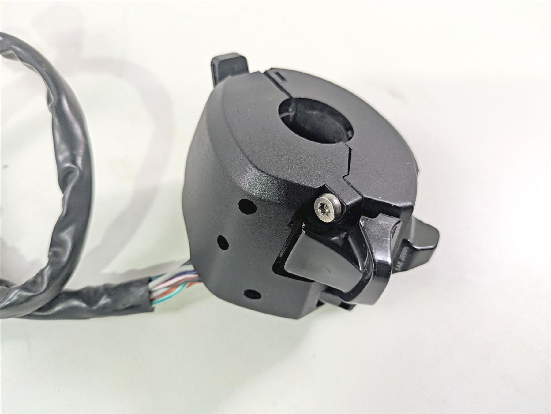 2017 Aprilia RSV 1100 Tuono V4 Factory Left Hand Light Control Switch 2D0002965 {{ shop.shopifyCountryName }} - Mototech271