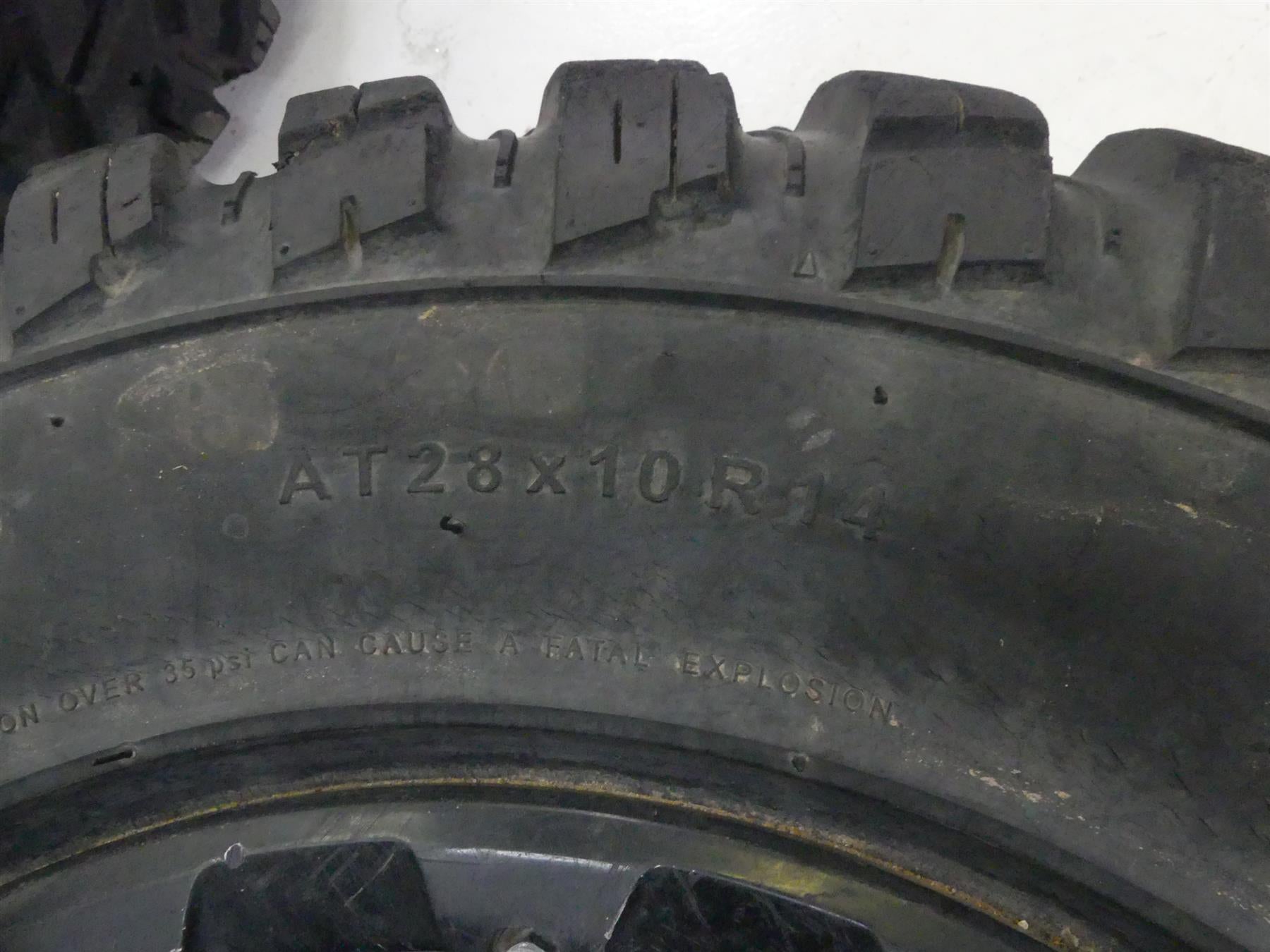STI HD5 Beadlock Wheel 14x7 + Gbc Kanati Mongrel 28x10-R14 Tire Set 14HB523 {{ shop.shopifyCountryName }} - Mototech271