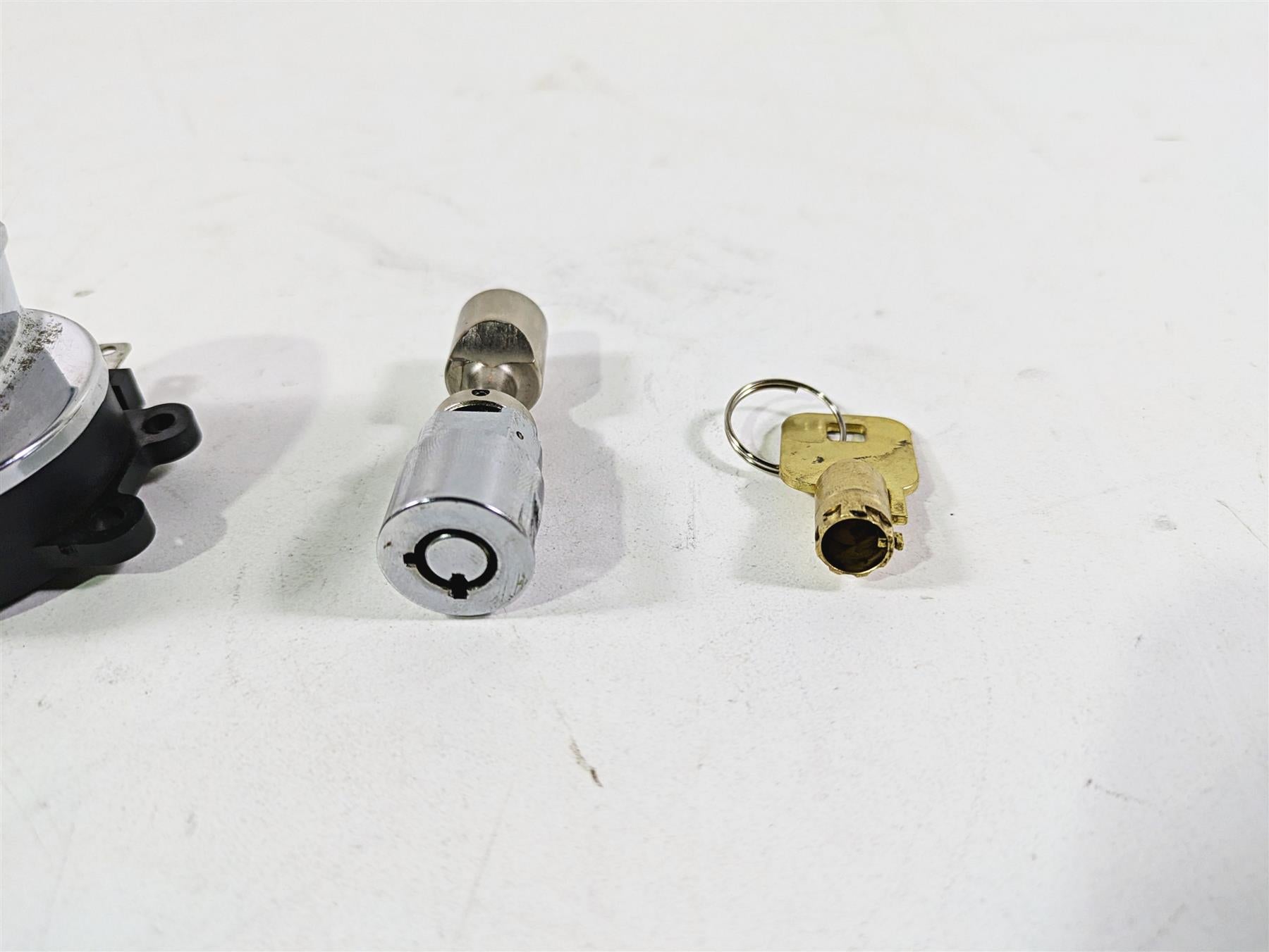 2008 Harley FLSTSB Cross Bones Ignition Switch Key Lock Set 71450-04 {{ shop.shopifyCountryName }} - Mototech271