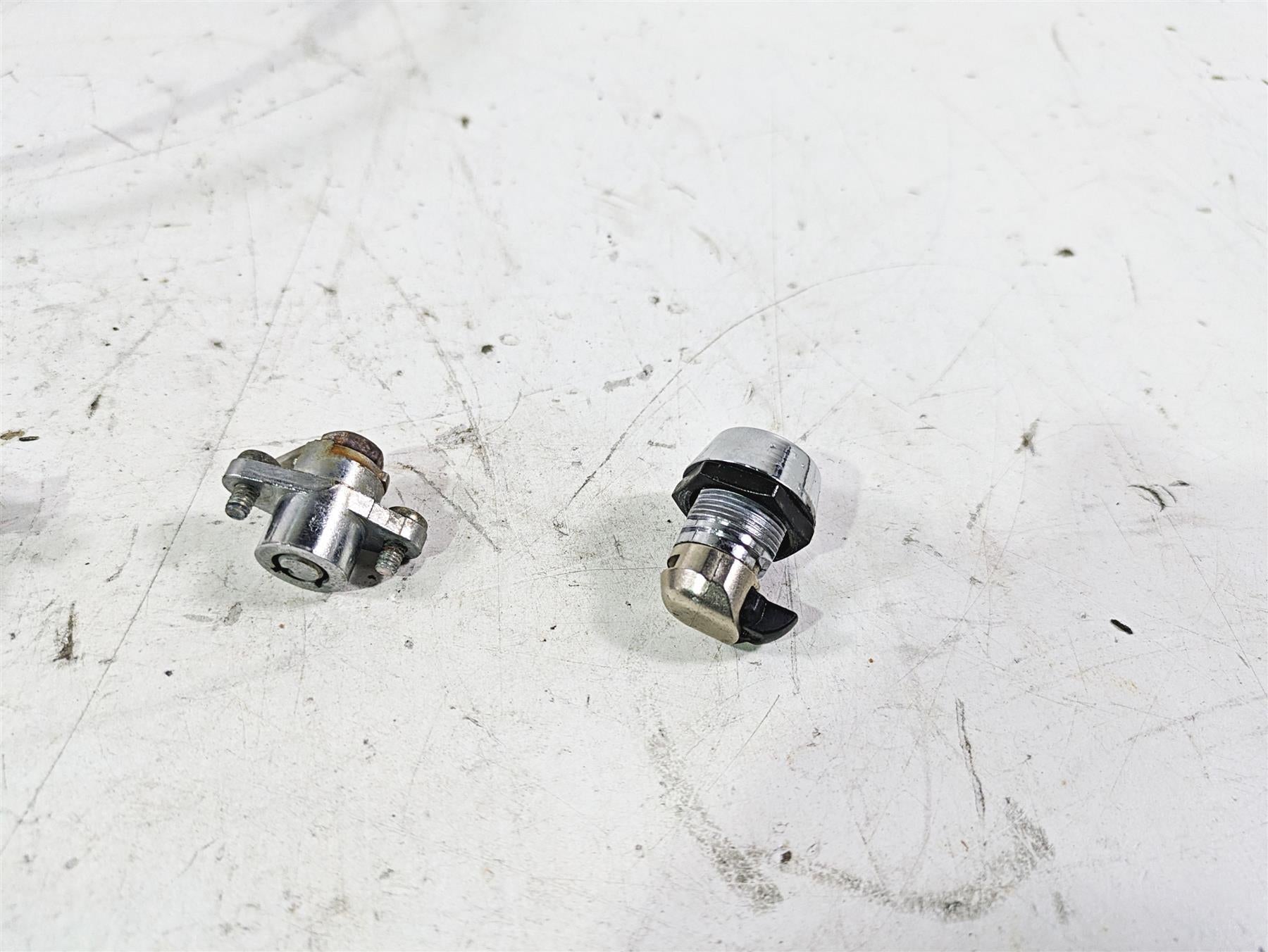 2003 Harley Touring FLHTCUI 100TH E-Glide Ignition Switch Key Lock Set 71640-99 {{ shop.shopifyCountryName }} - Mototech271