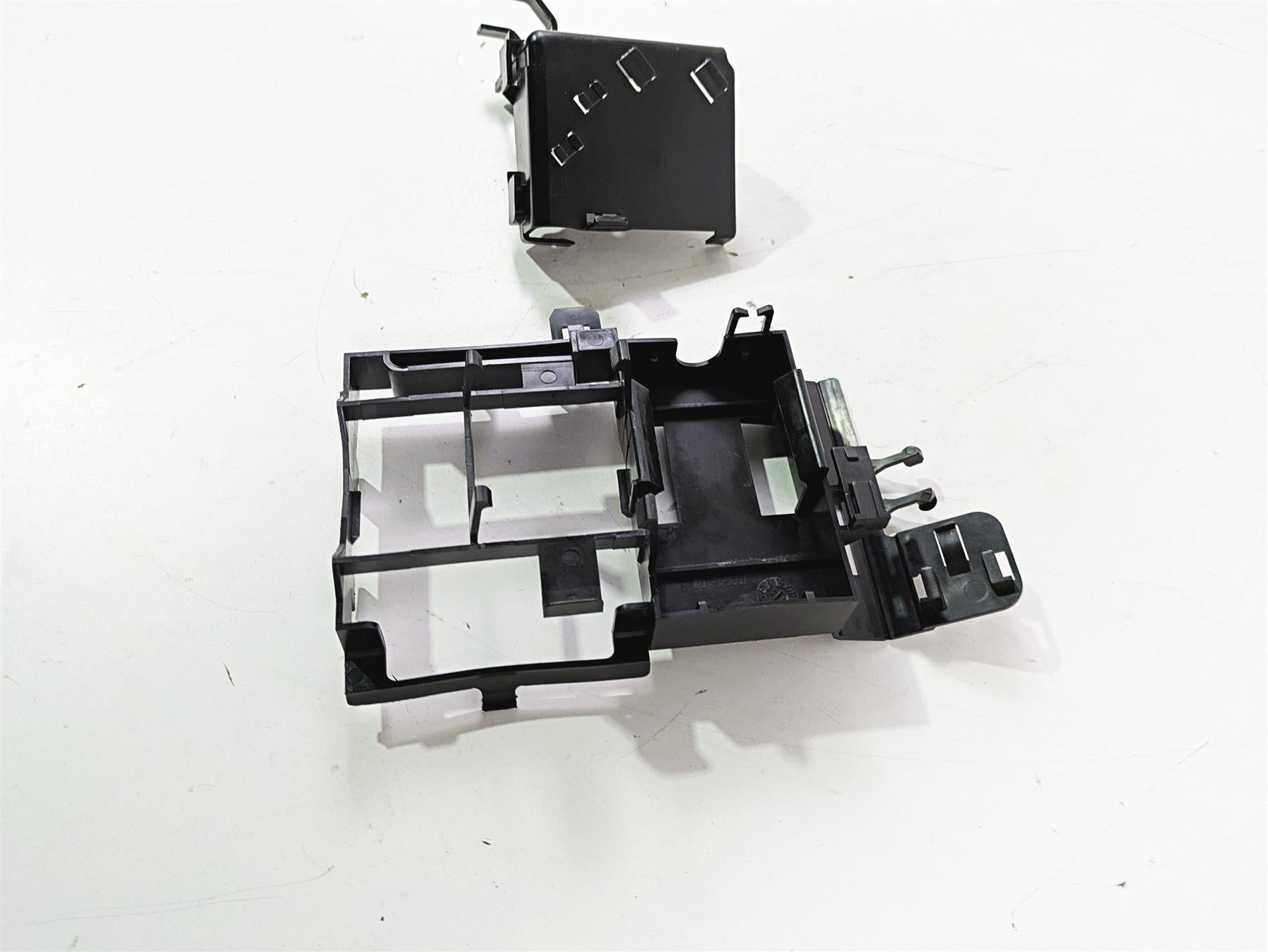 2010 Harley VRSCF Muscle Rod All Electric Plastic Holder In Set 70393-07 {{ shop.shopifyCountryName }} - Mototech271