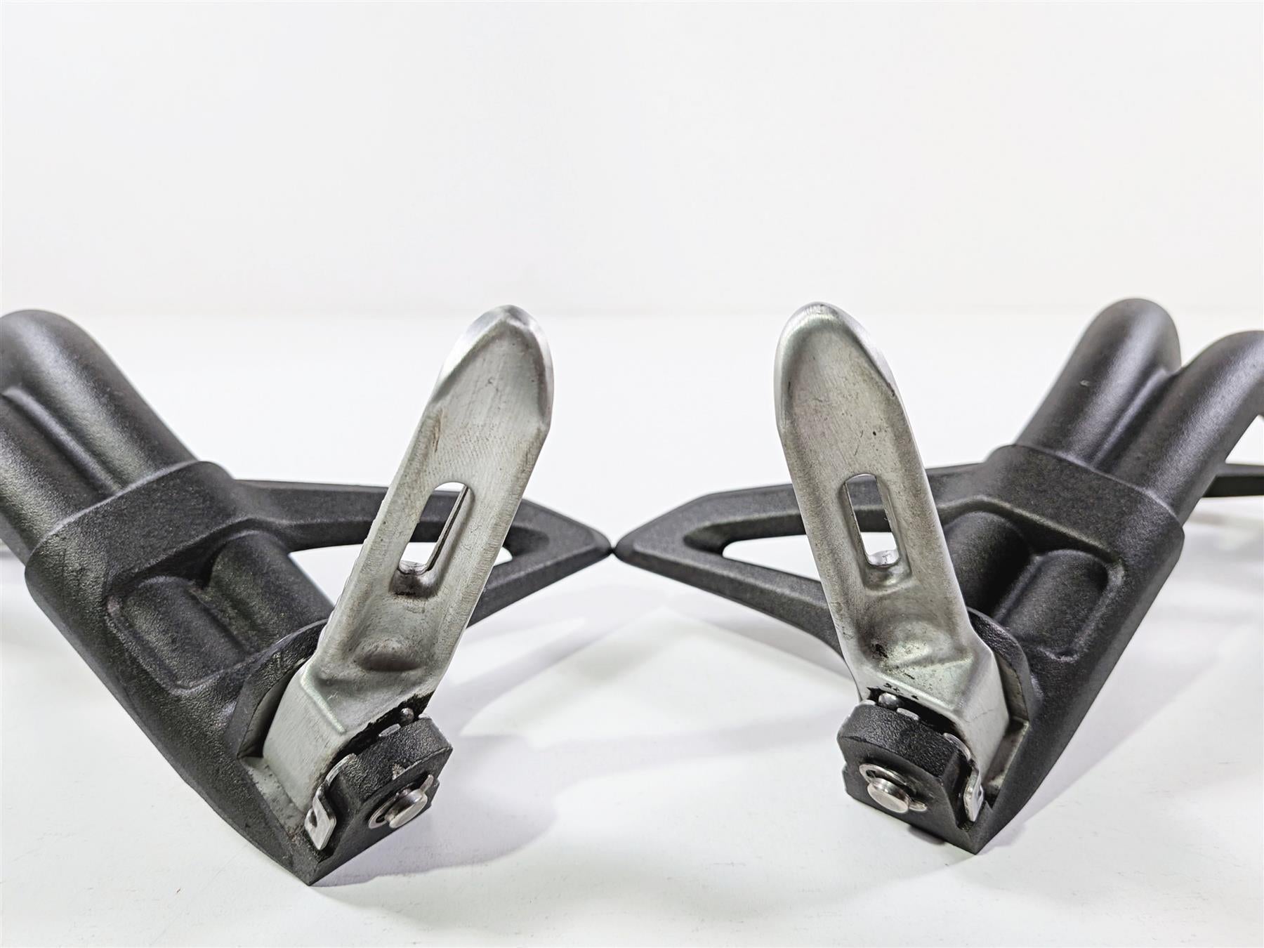 2019 Triumph Speed Triple RS 1050 Rear Passenger Footpeg Set T2081783 T2081784 {{ shop.shopifyCountryName }} - Mototech271