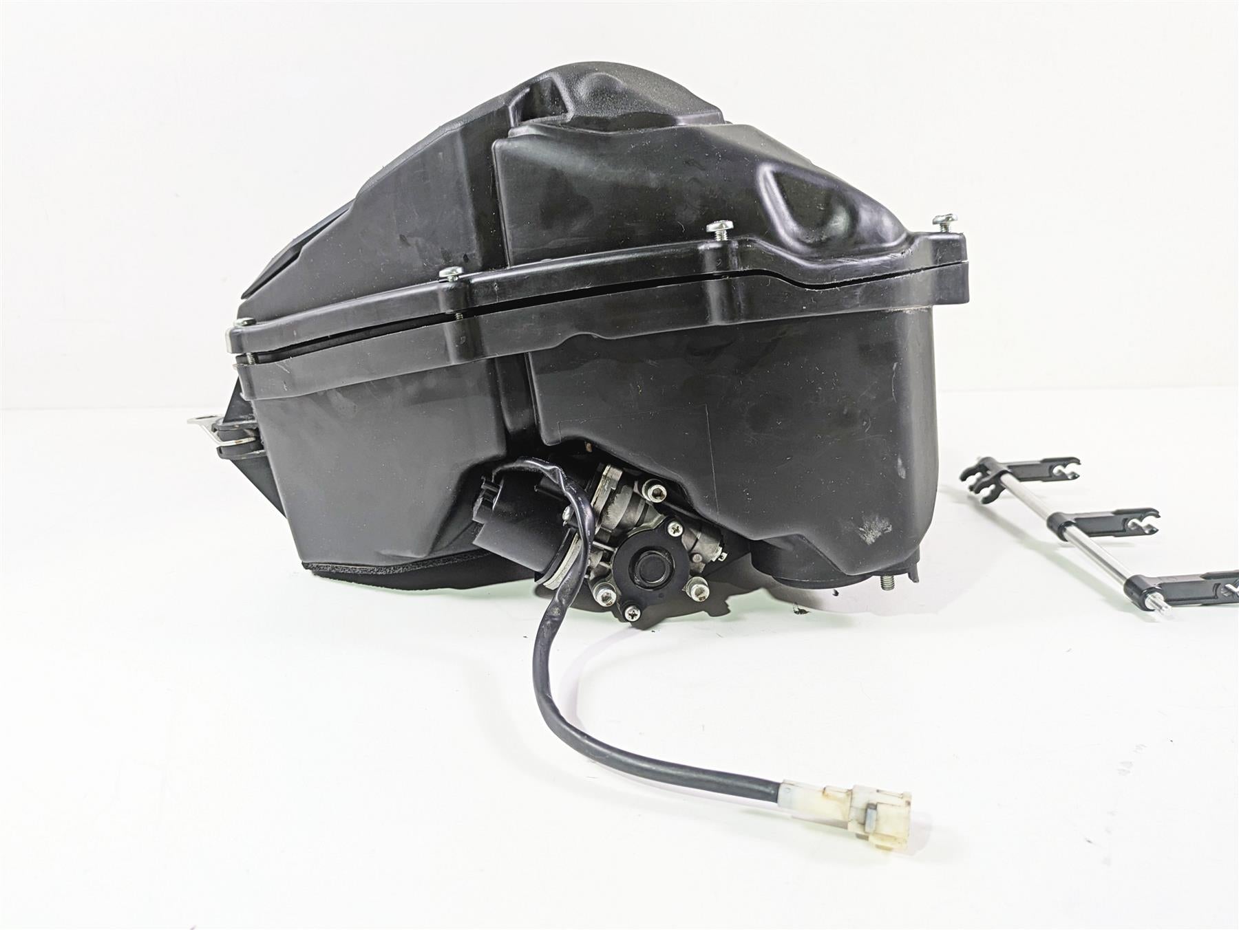 2014 Yamaha YZFR1 R1 RN22 Air Box Cleaner & Injectors & Actuator 14B-14411-01-00 {{ shop.shopifyCountryName }} - Mototech271
