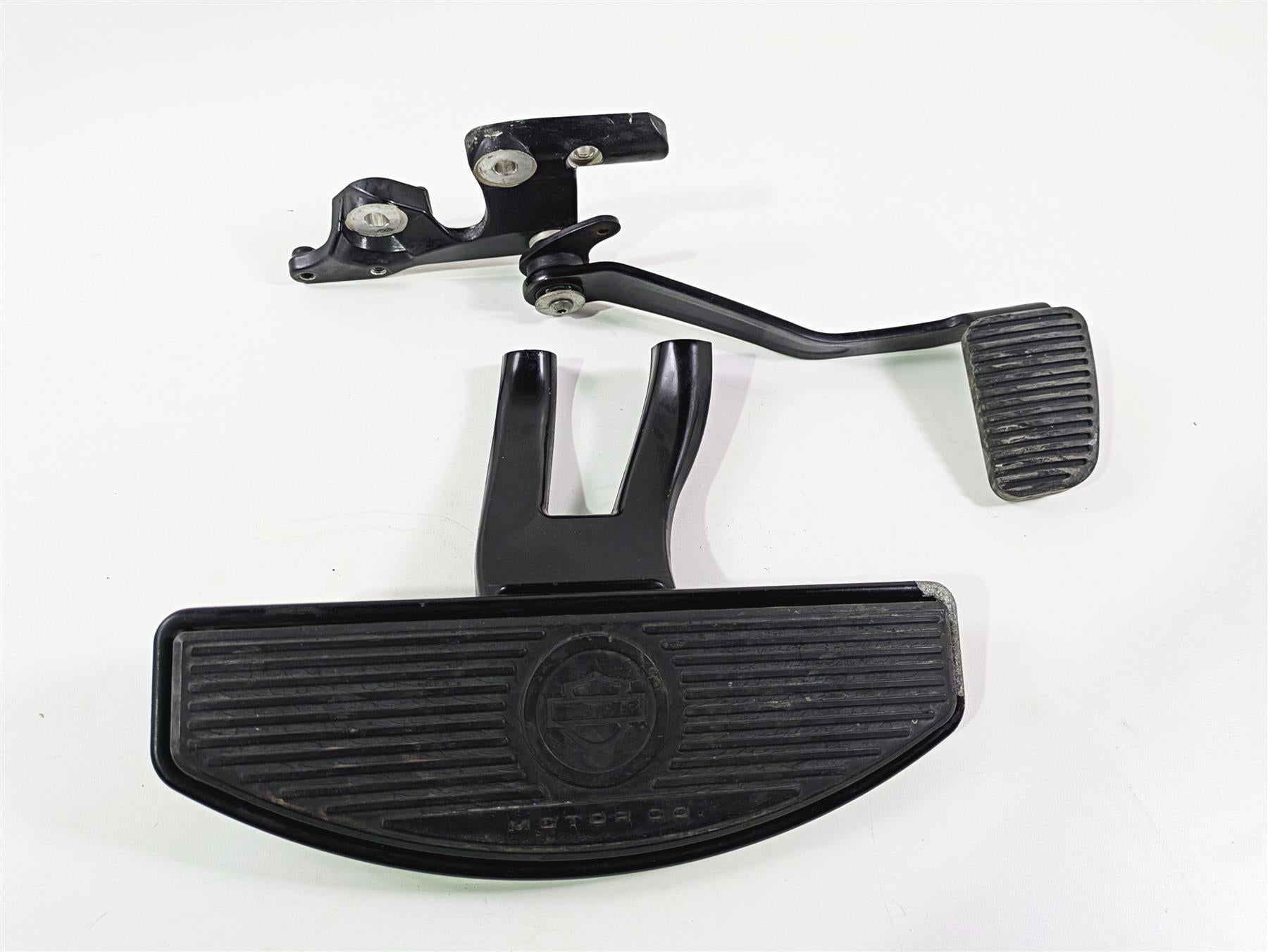 2018 Harley FLHCS Softail Heritage 115th Right Floorboard & Brake Pedal 50500630 {{ shop.shopifyCountryName }} - Mototech271
