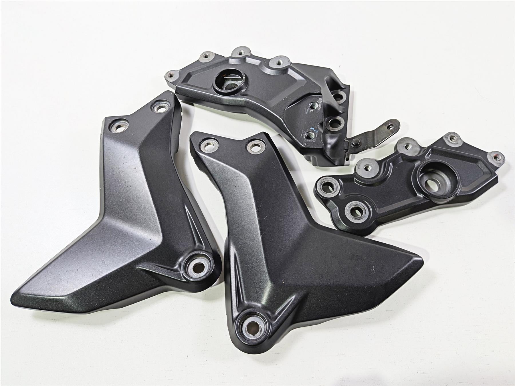 2025 Yamaha YZF R7 Side Frame Foot Peg Mount Cover Set BEB-274A4-00 BEB-274A3-00 {{ shop.shopifyCountryName }} - Mototech271