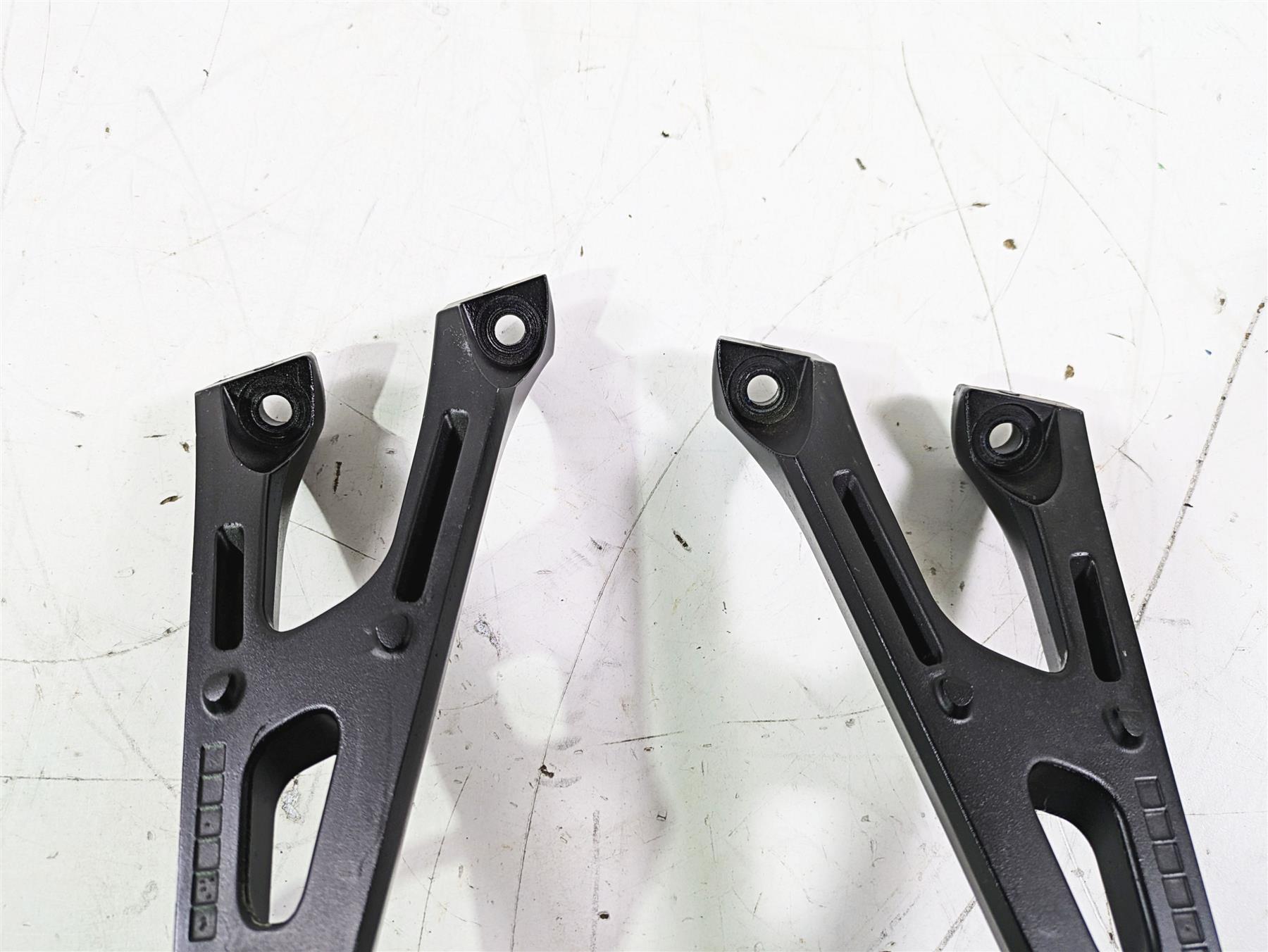 2016 Suzuki GSXR1000 Rear Passenger Foot Peg Set 43600-47H40 43611-37H10 {{ shop.shopifyCountryName }} - Mototech271