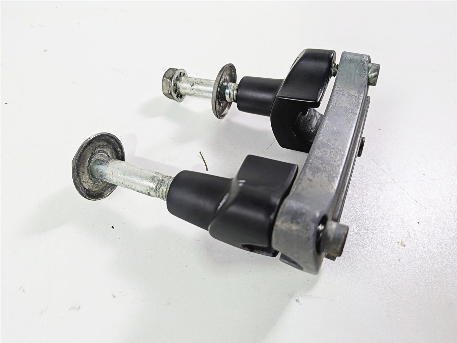 1999 Harley Dyna FXDL Low Rider Handlebar Riser Holder Clamps 56119-77A