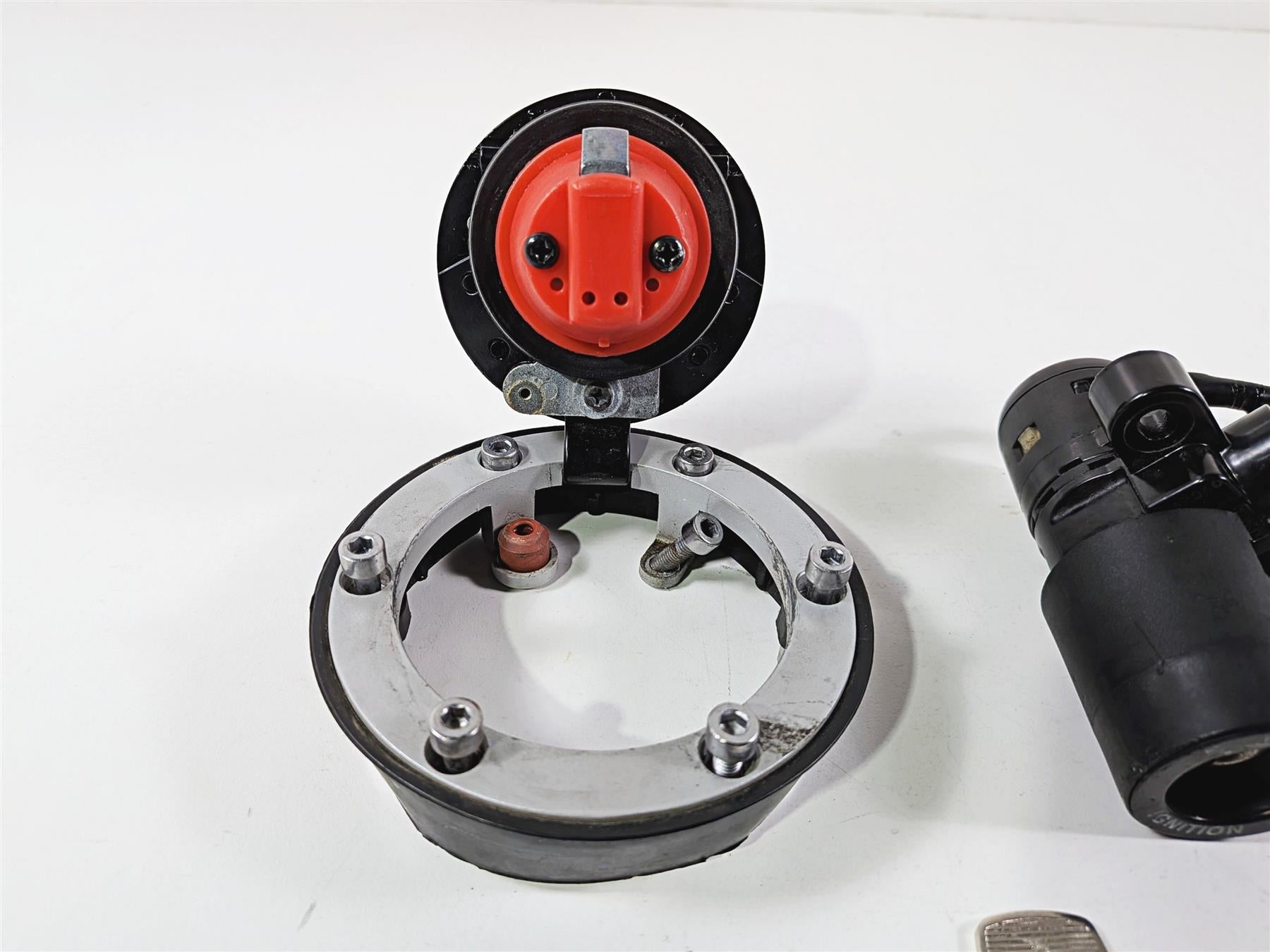 2022 Triumph Tiger 900 GT Pro Ignition SwitchKey Lock Set T2501977 {{ shop.shopifyCountryName }} - Mototech271