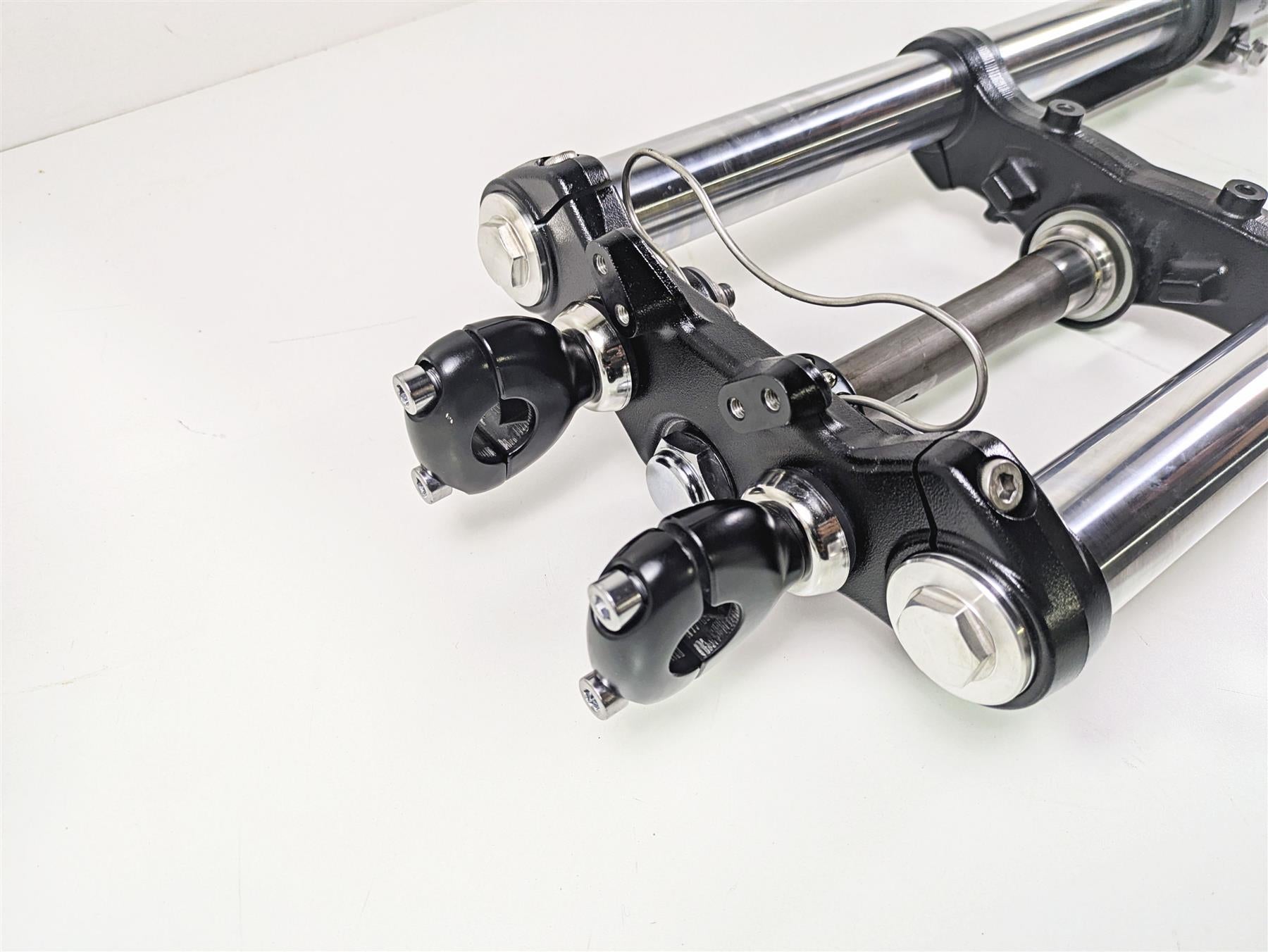 2013 Triumph Bonneville Front Forks & Triple Tree + Axle Set T2040532 T2040533 {{ shop.shopifyCountryName }} - Mototech271