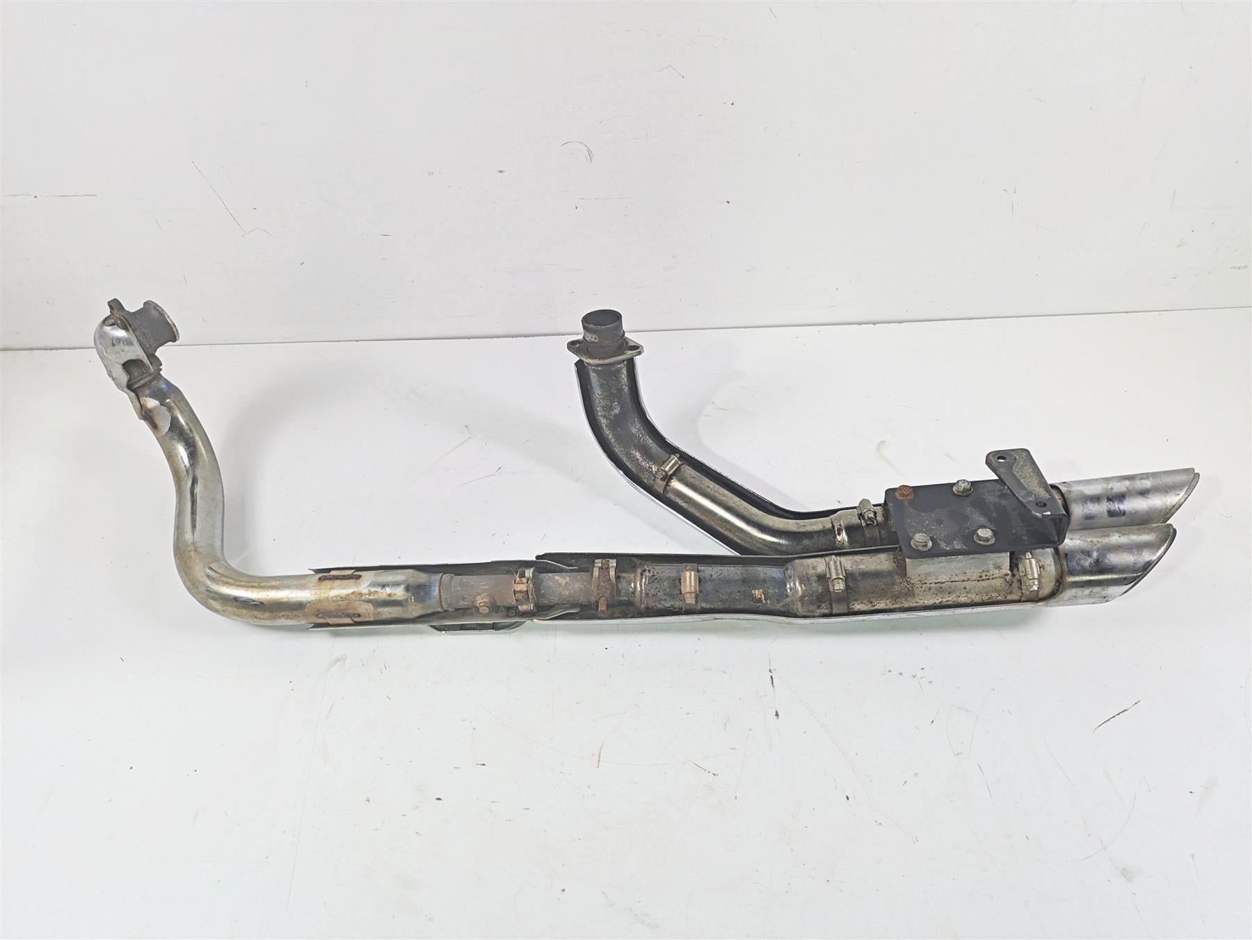 2006 Yamaha XVS650 V-Star Classic Vance Hines Shortshots Staggered Exhaust 18519 {{ shop.shopifyCountryName }} - Mototech271
