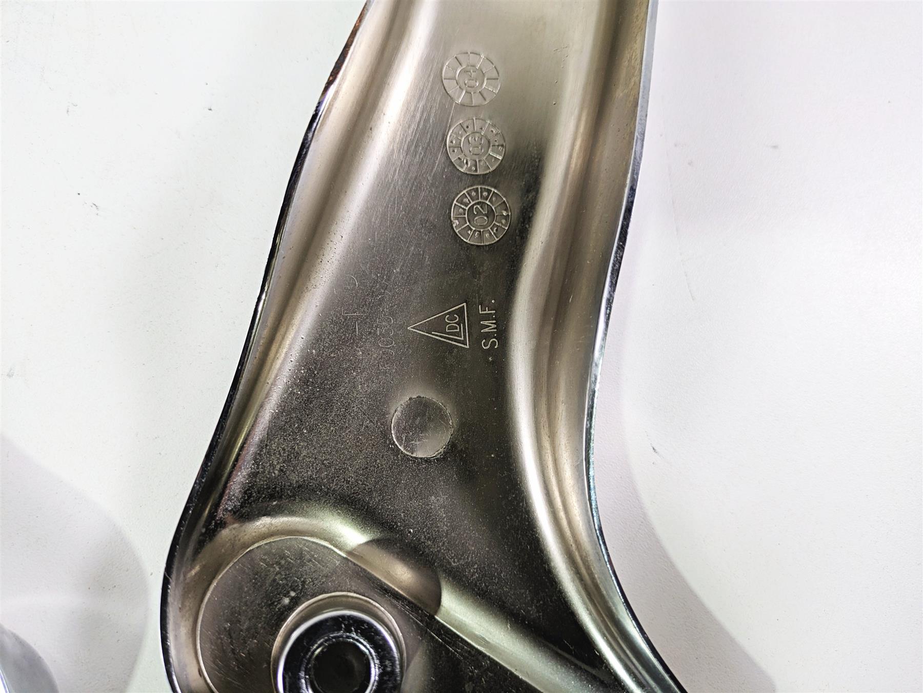 2004 Harley Softail FXSTDI Deuce Rear Chrome Braces Struts 60028-00 60035-00 {{ shop.shopifyCountryName }} - Mototech271