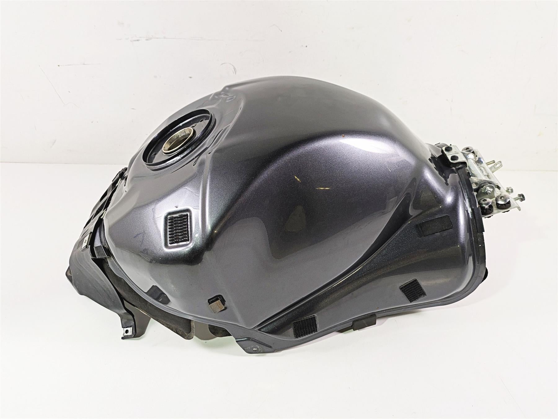 2023 Suzuki GSX1300 RR Hayabusa Fuel Gas Petrol Tank - Read 44100-10L00 {{ shop.shopifyCountryName }} - Mototech271