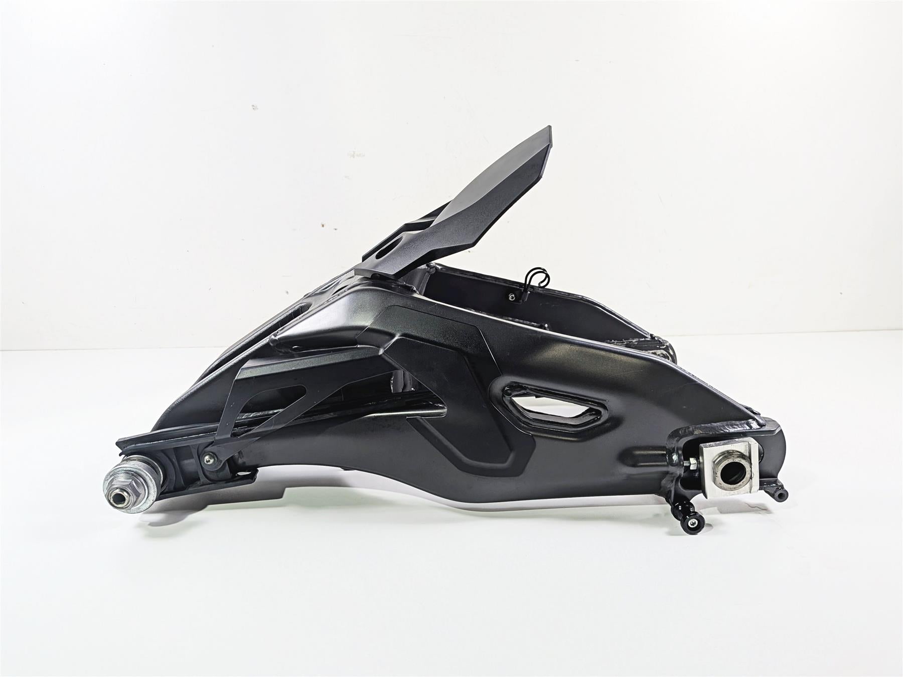 2023 Yamaha MT10 MTN1000 Rear Swingarm Swing Arm & Axle B5Y-22110-00-00 {{ shop.shopifyCountryName }} - Mototech271