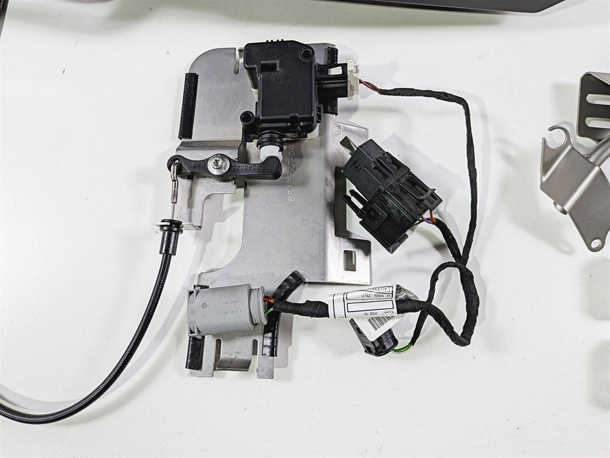 2023 BMW R1250RT RTP K52 Rear Radio Trunk & Mounting Hardware 46637693159 {{ shop.shopifyCountryName }} - Mototech271