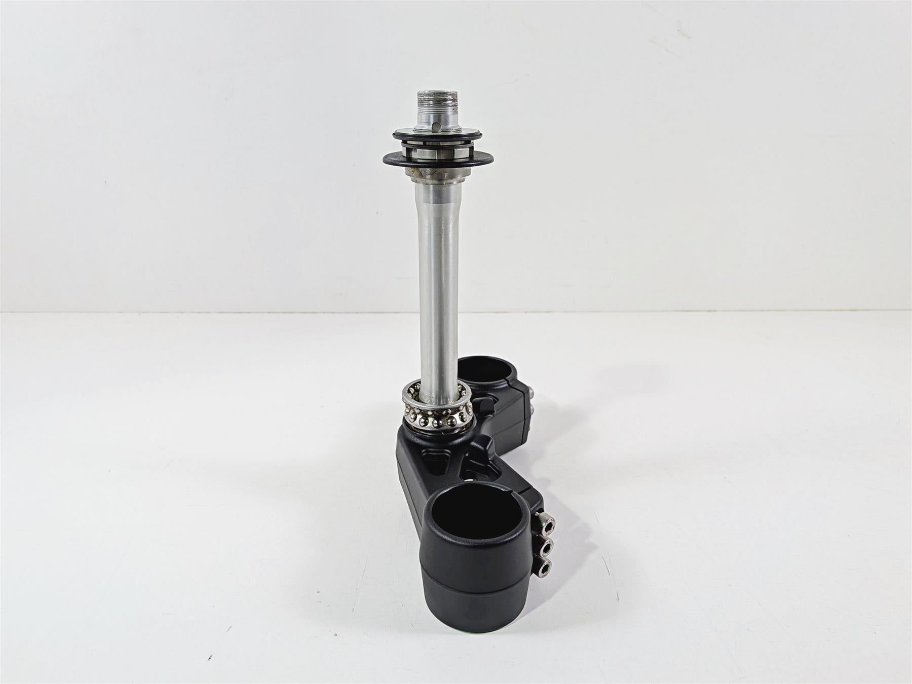 2019 Triumph Speed Triple RS 1050 Lower Triple Tree Steering Clamp Read T2048460 {{ shop.shopifyCountryName }} - Mototech271