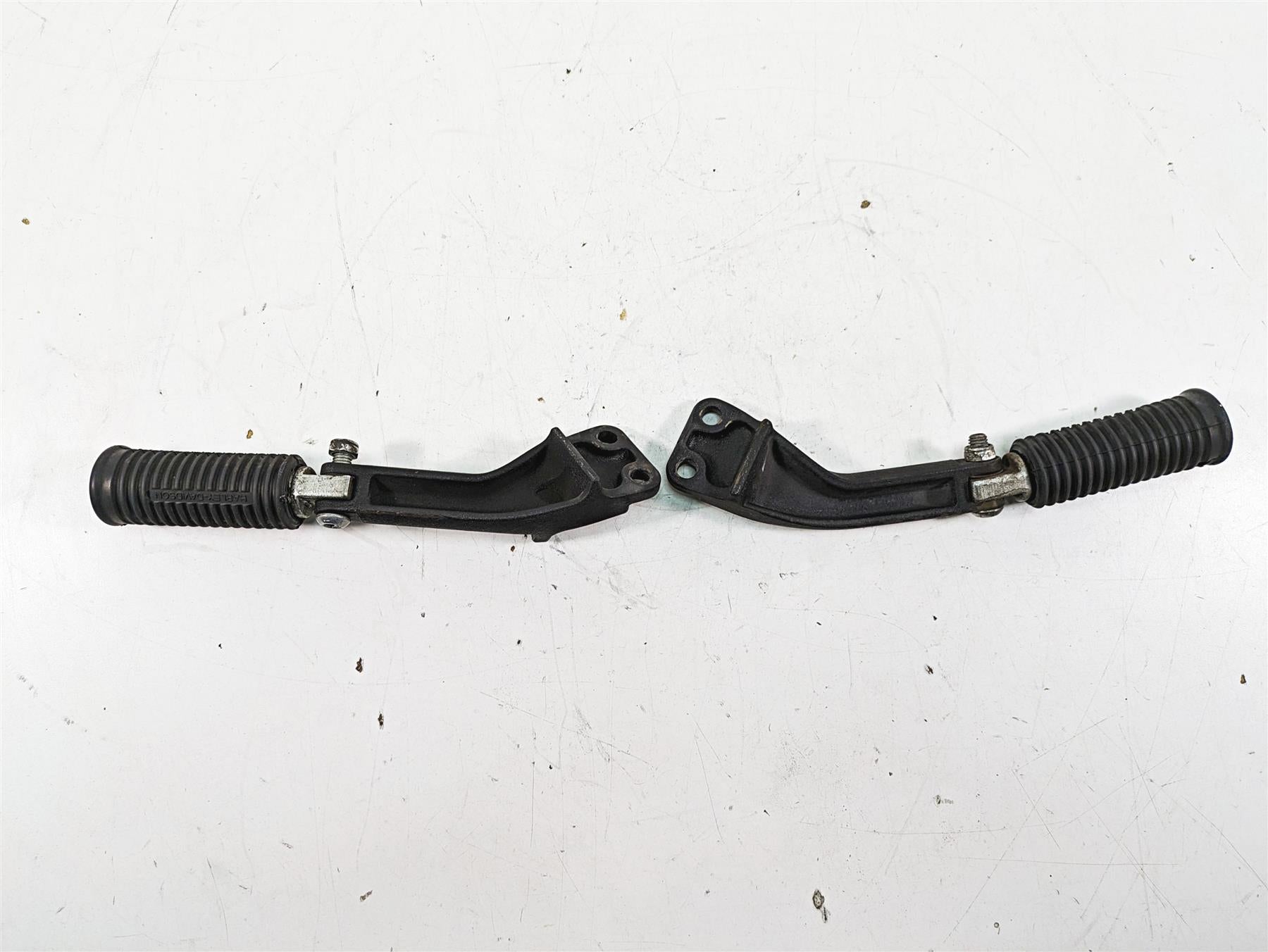 2015 Harley FXDL Dyna Low Rider Rear Passenger Foot Peg Set 49224-06A 49230-06 {{ shop.shopifyCountryName }} - Mototech271