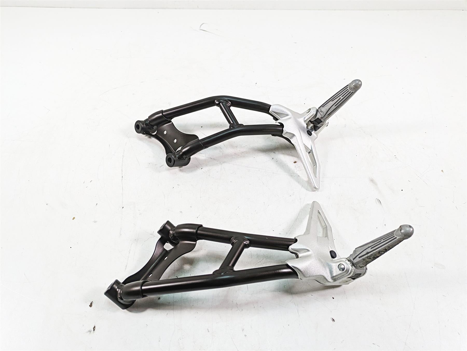 2017 Mv Agusta Dragster 800 Rear Passenger Footpeg Set 80B0B8764 80B0B8765 {{ shop.shopifyCountryName }} - Mototech271