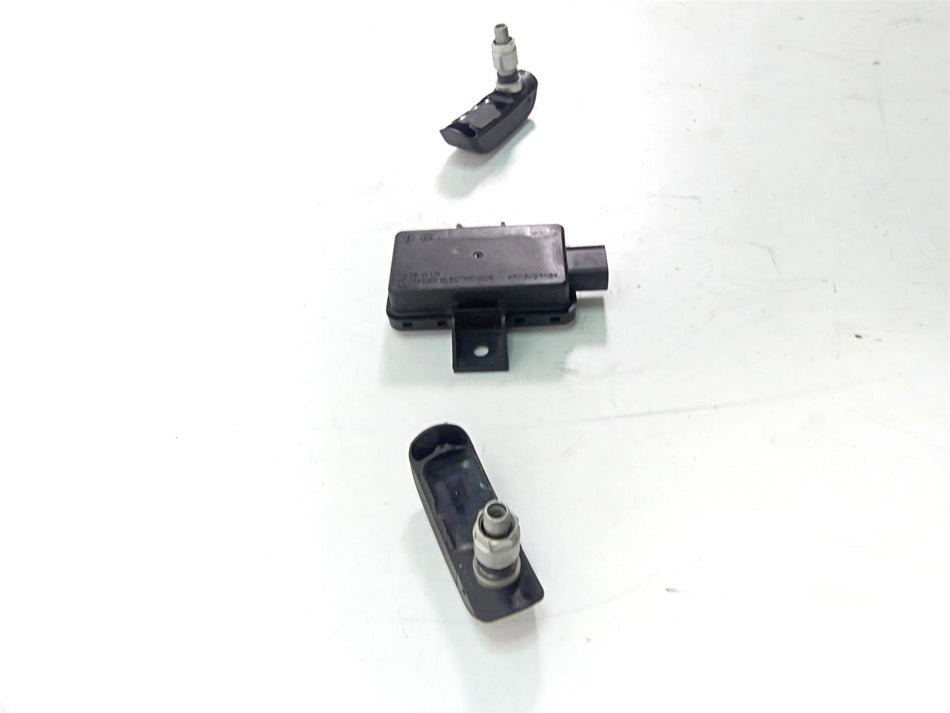 2014 BMW R1200GS K50 Rdc Module & Both Tire Sensor Set 65758546222 {{ shop.shopifyCountryName }} - Mototech271