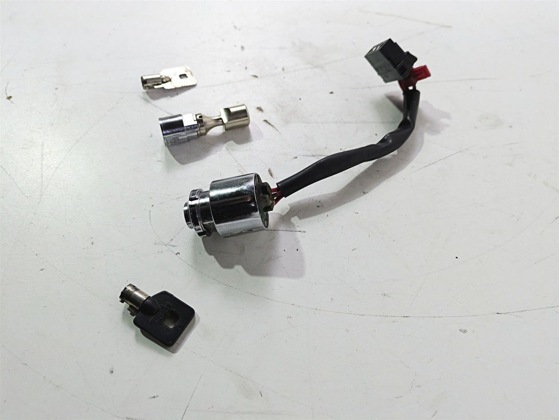 2002 Harley Dyna FXDL Low Rider Ignition Switch Key Lock Set - Read 71705-97 {{ shop.shopifyCountryName }} - Mototech271