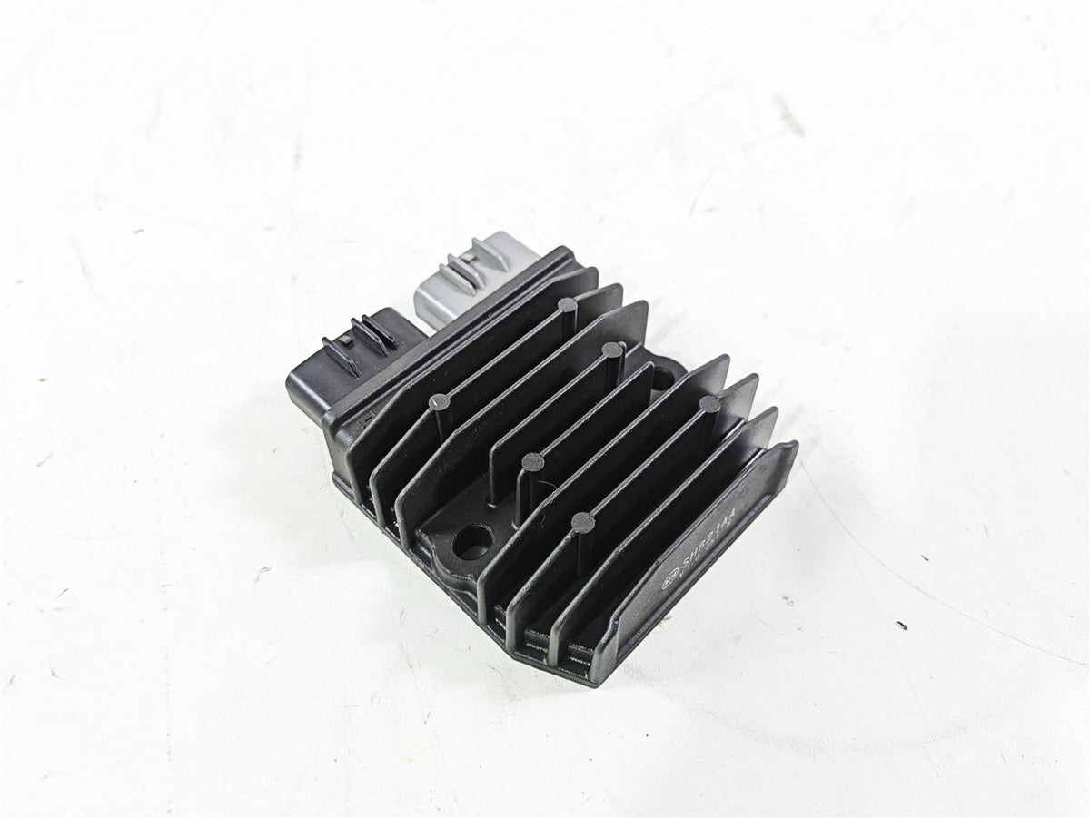 2018 Ducati Hypermotard 939 SP Rectifier Voltage Regulator 54040321A SH821AA {{ shop.shopifyCountryName }} - Mototech271