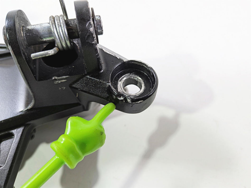 2024 Yamaha YZF R1 RN65 Front Right Peg Mount & Brake Pedal Read 2CR-27443-00-00 {{ shop.shopifyCountryName }} - Mototech271