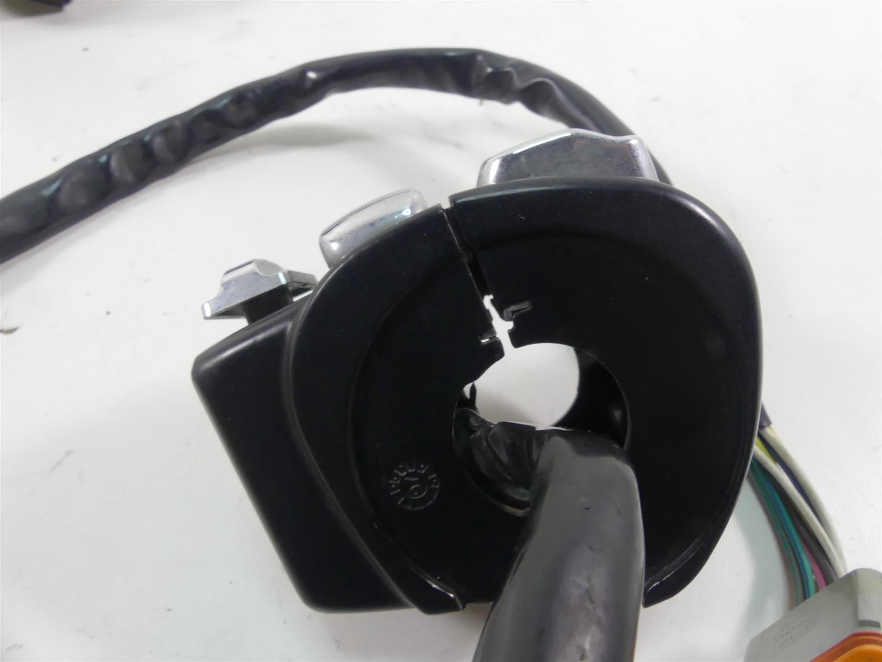 1998 Harley Touring FLHTC Electra Glide Left Right Hand Control Switch 71682-06 {{ shop.shopifyCountryName }} - Mototech271