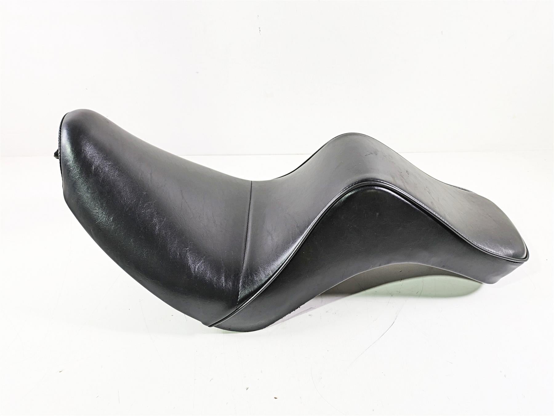 2008 Harley FLSTSB Cross Bones Le Pera Cherokee Seat Saddle 91-9536 {{ shop.shopifyCountryName }} - Mototech271