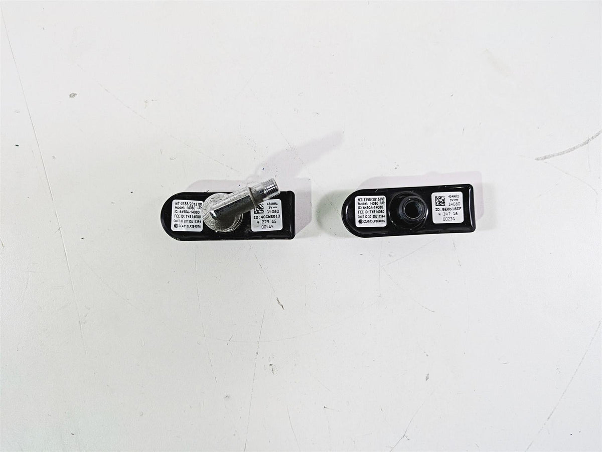 2017 Harley Touring FLHTKSE CVO E-Glide Tire Pressure Sensor Set -Read 32700052A {{ shop.shopifyCountryName }} - Mototech271