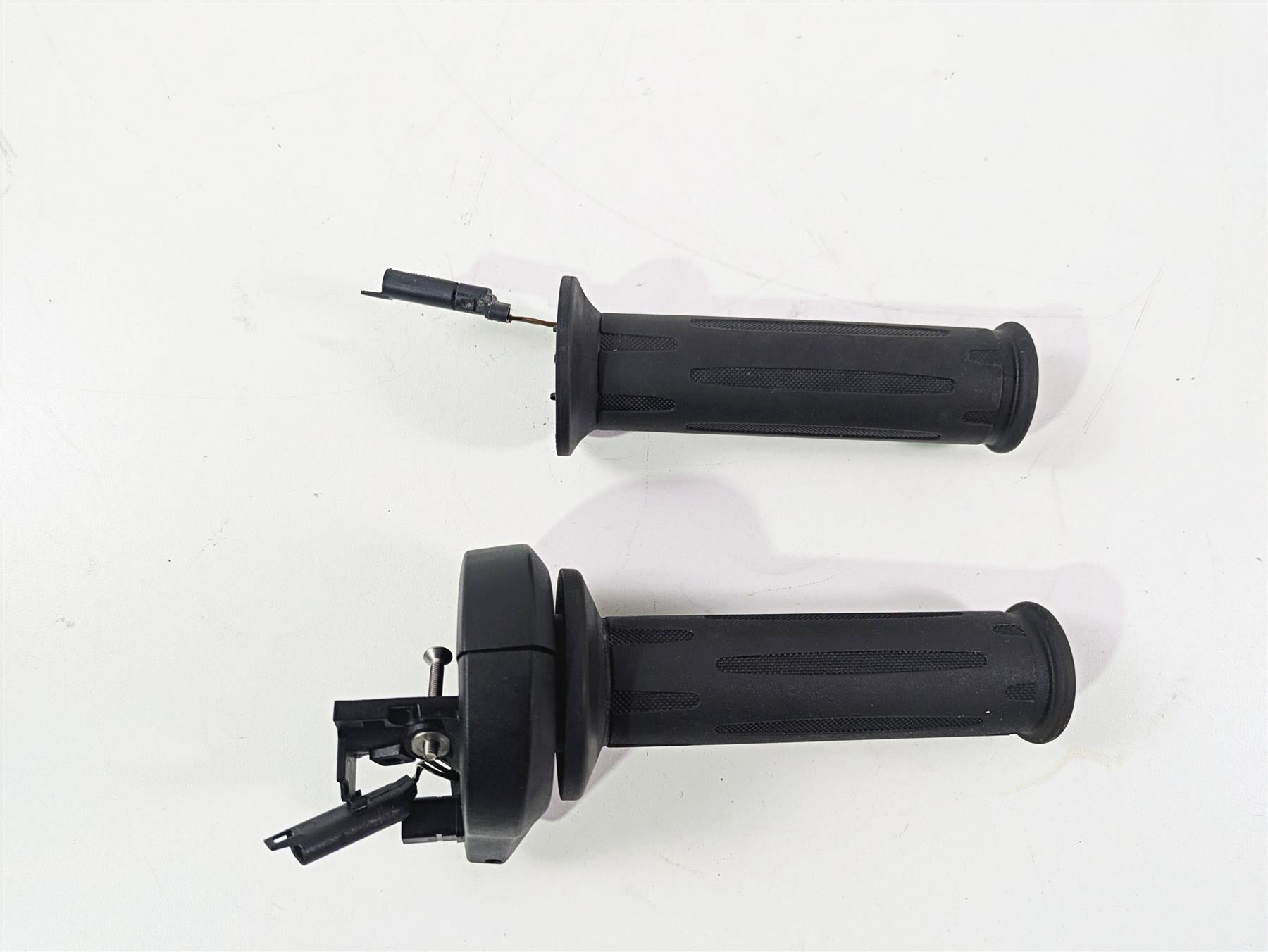 2016 BMW R1200RT K52 Heated Hand Grip Set Cruise Control 61318552117 61318552124 {{ shop.shopifyCountryName }} - Mototech271