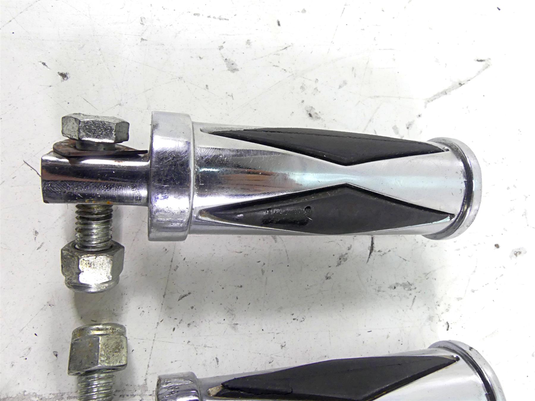 1997 Harley Sportster XL1200 C Rear Passenger Foot Peg Set {{ shop.shopifyCountryName }} - Mototech271