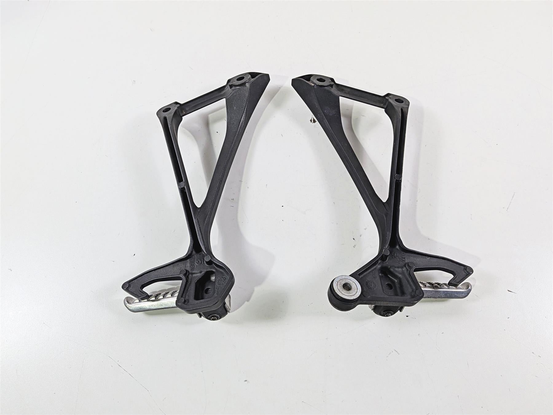 2022 Kawasaki ZX10R ZX1000 Ninja Passenger Foot Peg Rest Set 35063-0700-18R {{ shop.shopifyCountryName }} - Mototech271