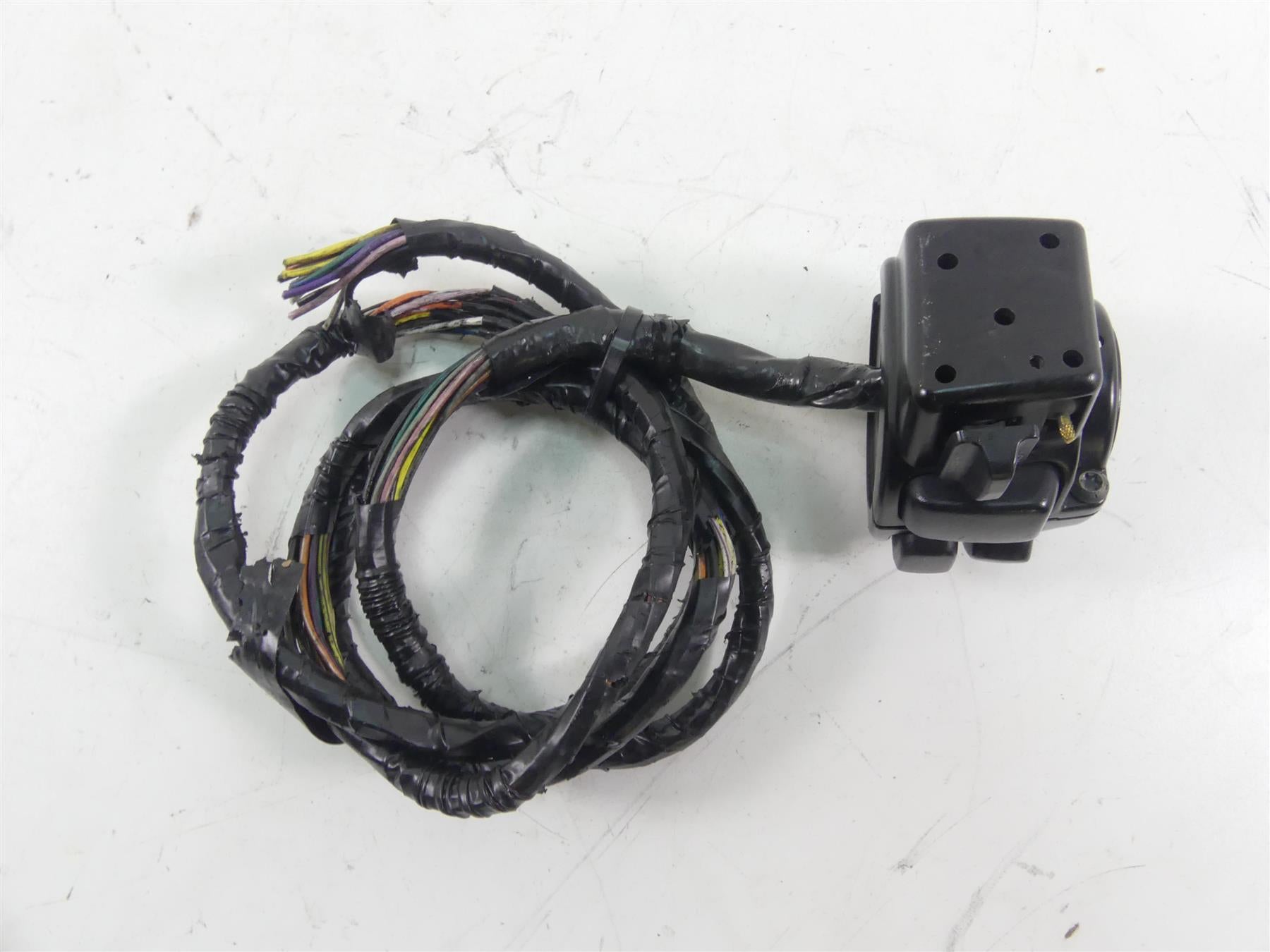 2011 Harley Touring FLTRU Road Glide Left Audio Control Switch - Read 71684-06A {{ shop.shopifyCountryName }} - Mototech271