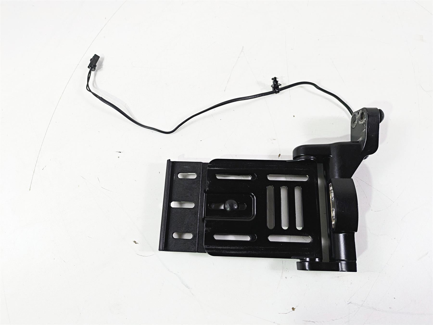 2010 Harley VRSCF Muscle Rod Side License Plate Holder Mount 69390-09 {{ shop.shopifyCountryName }} - Mototech271
