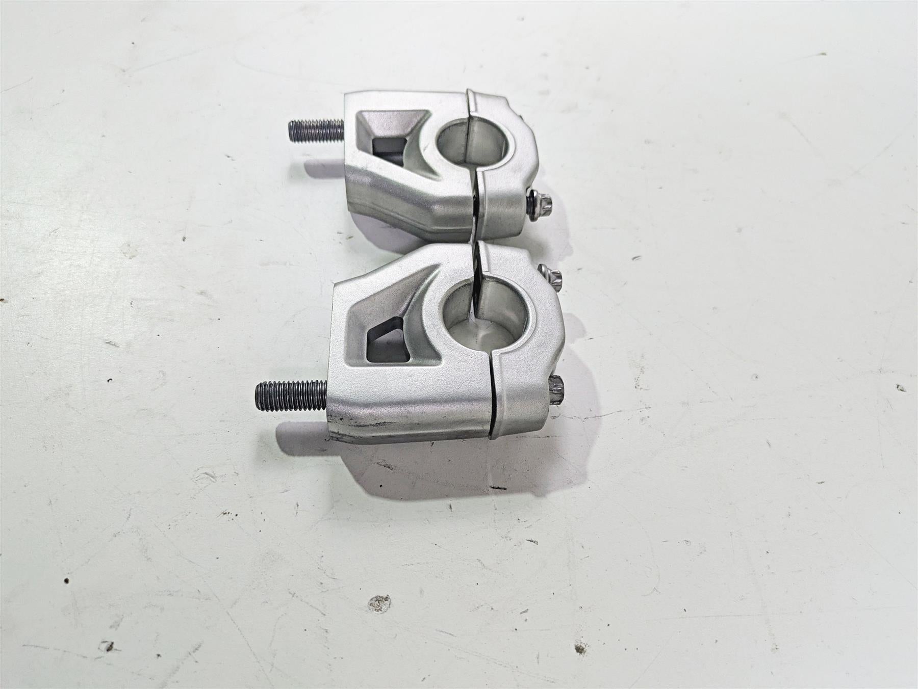 2010 BMW R1200GS K25 Handlebar Riser Holder Mount Set 28.5mm 31427718173 {{ shop.shopifyCountryName }} - Mototech271