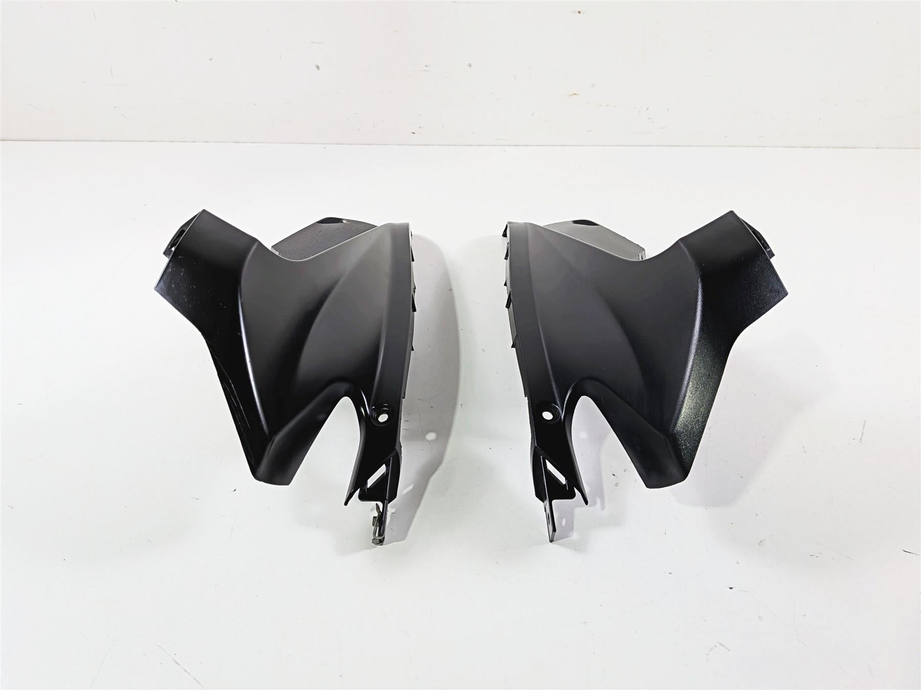 2018 Aprilia RSV4 RR Air Intake Cover Fairing Set 2B001541000XN6 2B001540000XN6 {{ shop.shopifyCountryName }} - Mototech271