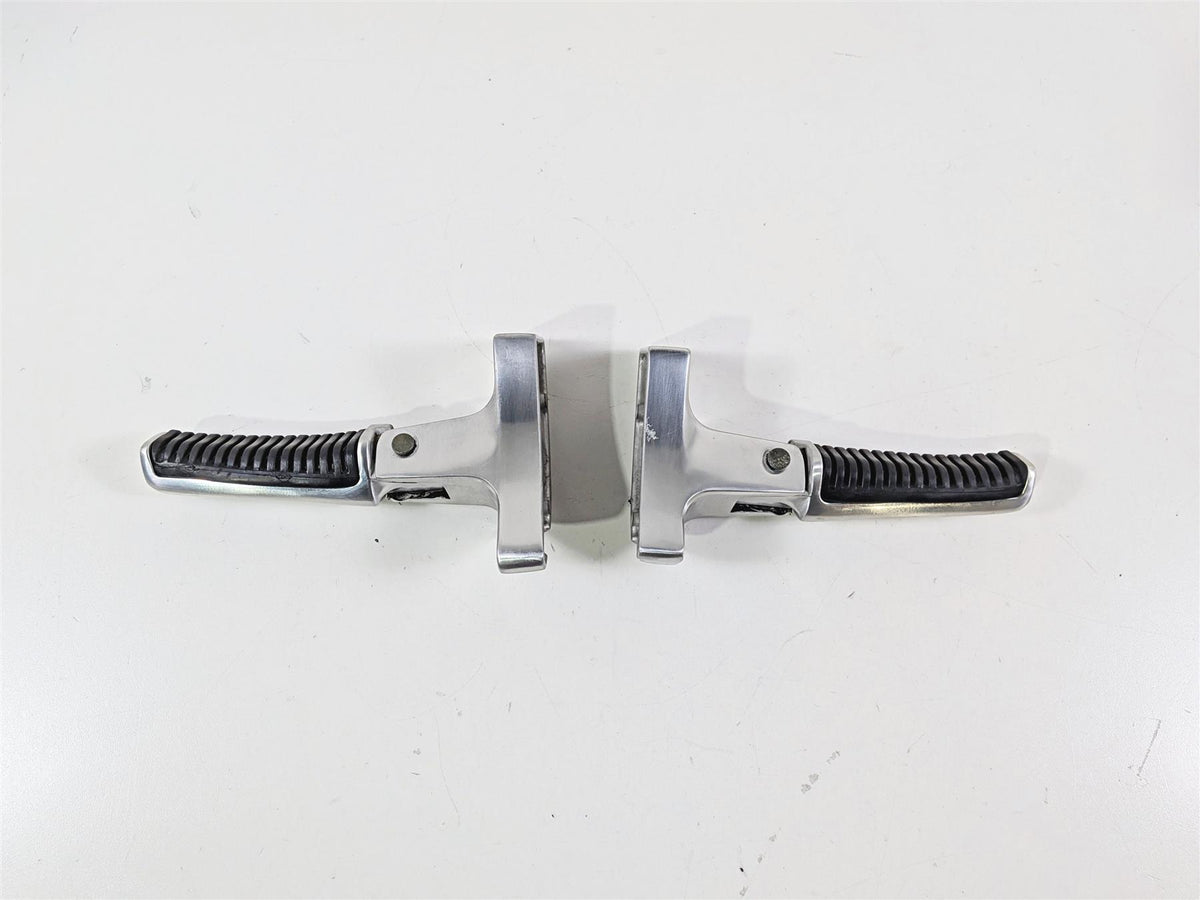 2006 Suzuki C90 VL1500T Boulevard Rear Passenger Footpeg Set 43811-10F10 {{ shop.shopifyCountryName }} - Mototech271