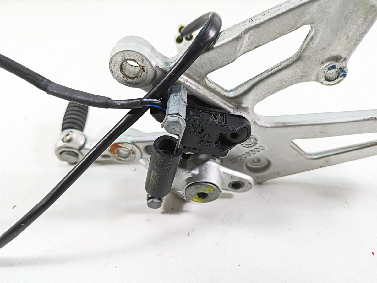 2020 Aprilia Tuono V4 Factory Right Front Footpeg Mount & Brake Ped 2B003415 {{ shop.shopifyCountryName }} - Mototech271