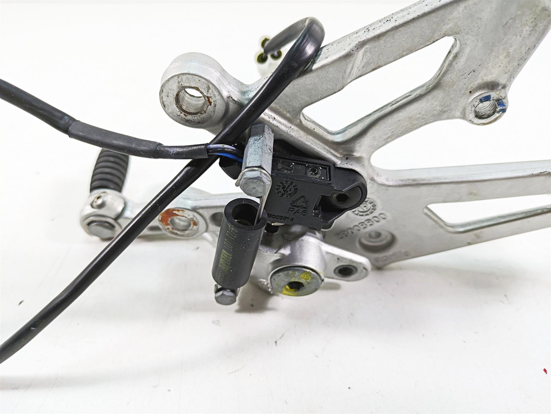 2020 Aprilia Tuono V4 Factory Right Front Footpeg Mount & Brake Ped 2B003415 {{ shop.shopifyCountryName }} - Mototech271