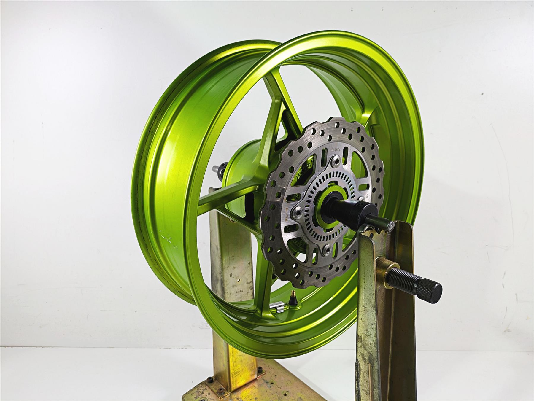 2021 Kawasaki Z900 ZR900 Straight 17x5.5 Rear Wheel Rim 41073-0706 {{ shop.shopifyCountryName }} - Mototech271