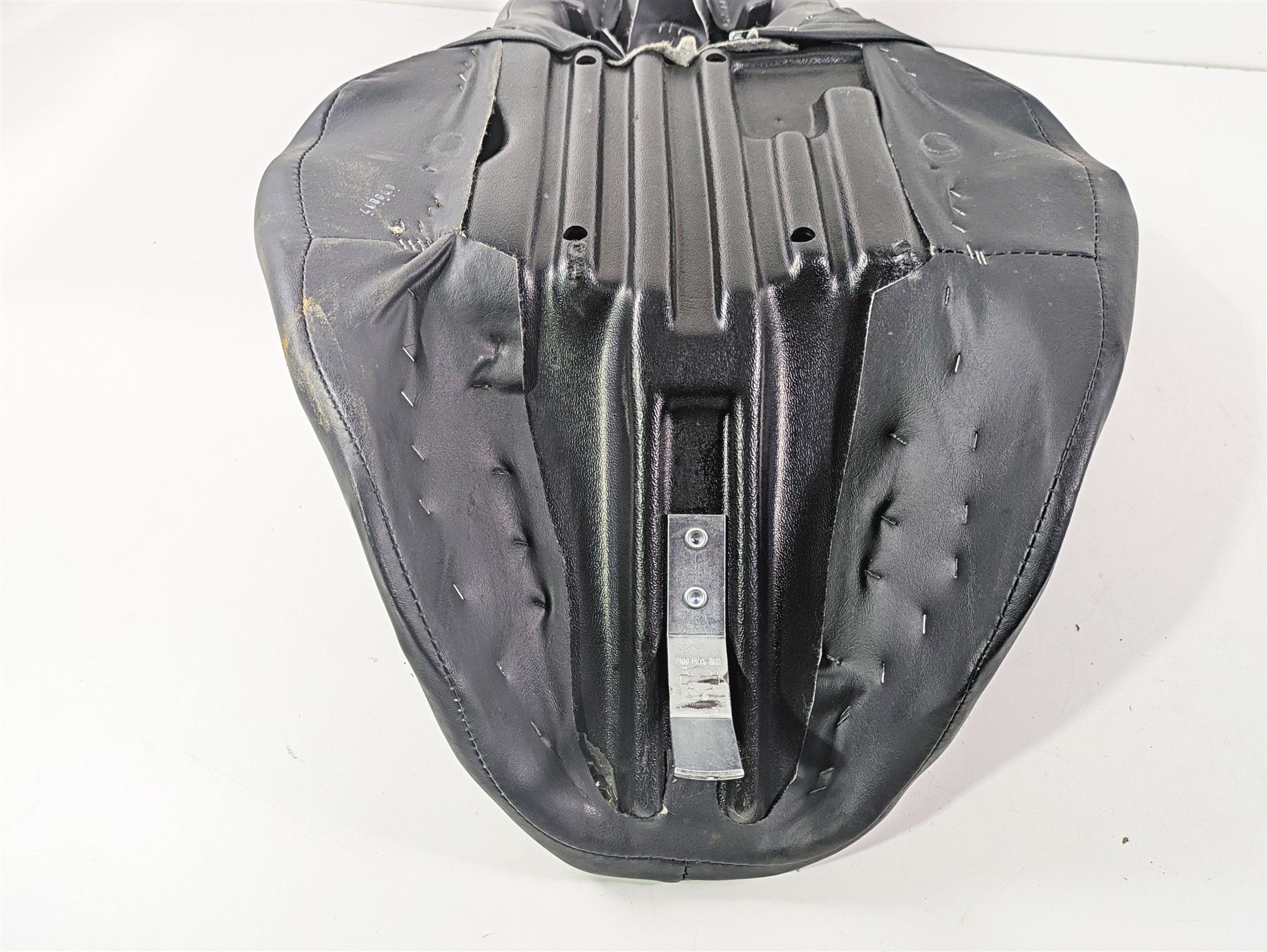 Harley Touring FLH Road King Classic Seat Saddle 51037-03 {{ shop.shopifyCountryName }} - Mototech271