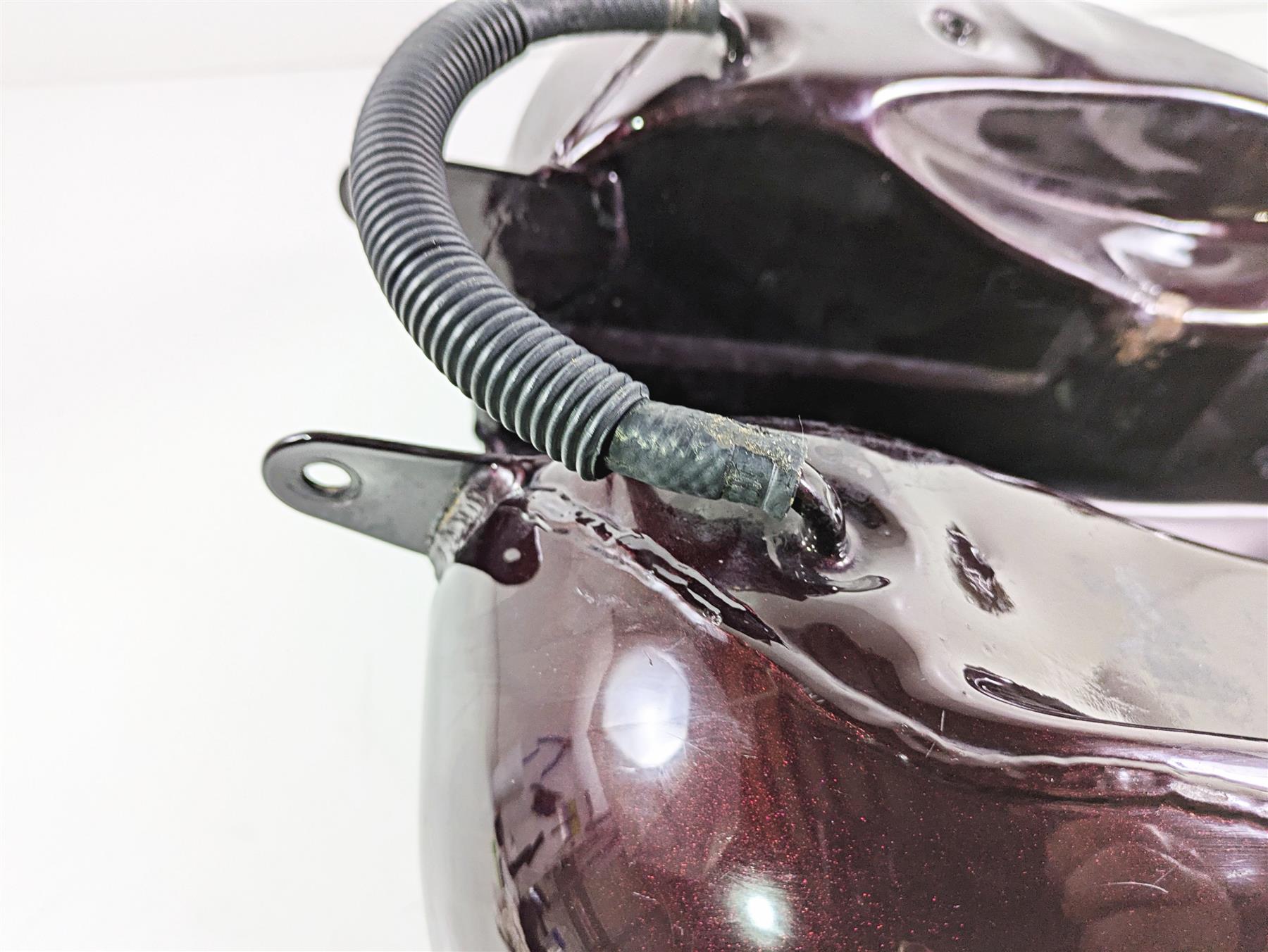 2005 Harley Touring FLHRI Road King Fuel Gas Petrol Tank READ 61268-03 {{ shop.shopifyCountryName }} - Mototech271