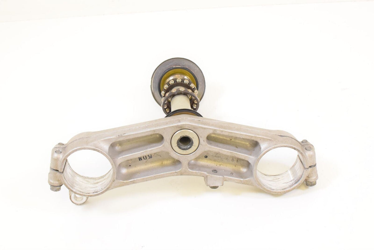 2006 Suzuki GSX1300 R Hayabusa Lower Triple Tree Steering Clamp 51410-24F30 {{ shop.shopifyCountryName }} - Mototech271