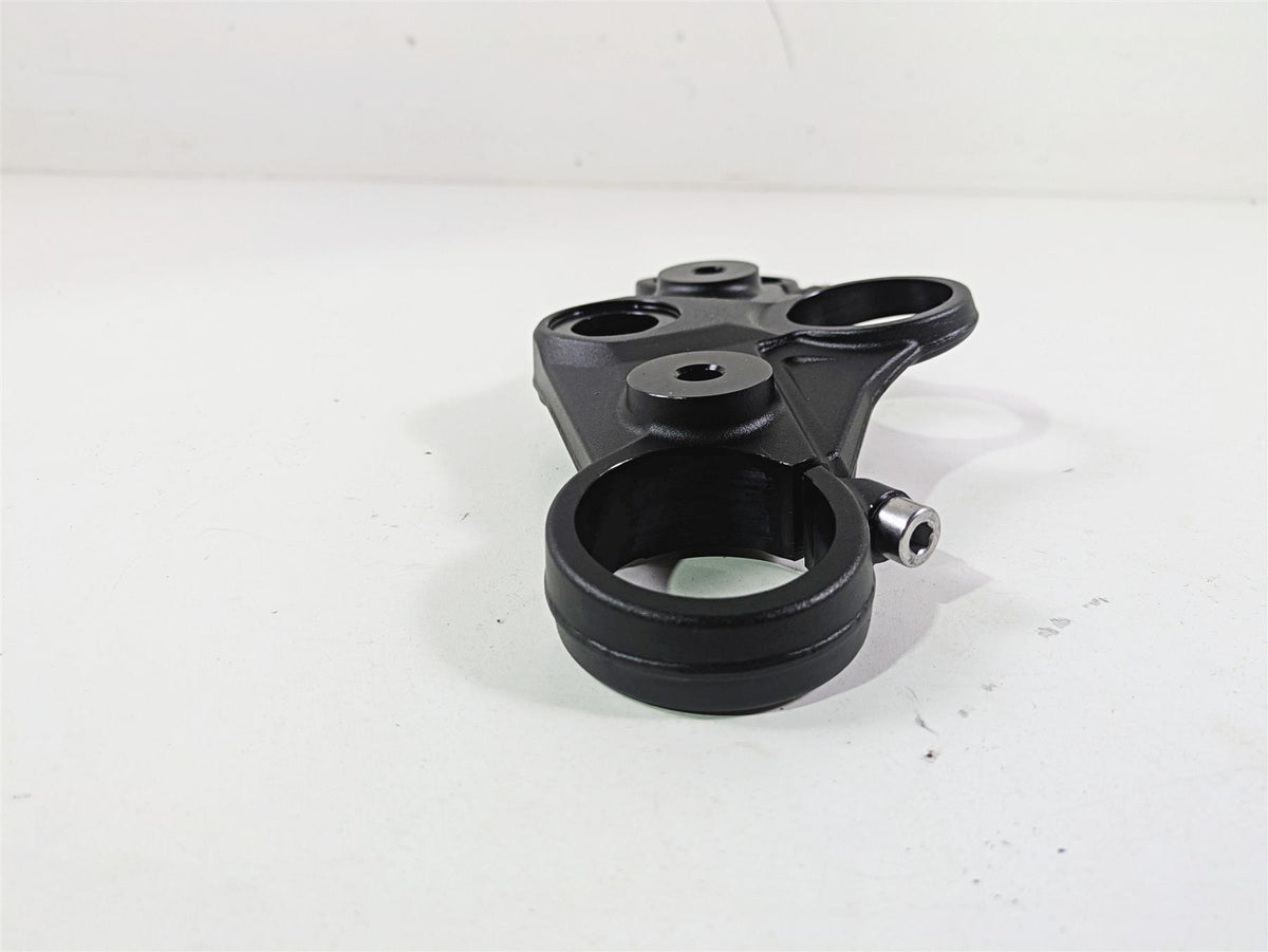 2024 Triumph Street Triple 765 R Upper Triple Tree Steering Clamp T2041726 {{ shop.shopifyCountryName }} - Mototech271