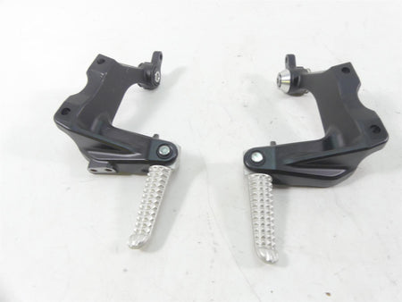 2013 Yamaha VMX17 V-Max 1700 Rear Passenger Footpeg Set - Read 2S3-27430-00-00 {{ shop.shopifyCountryName }} - Mototech271