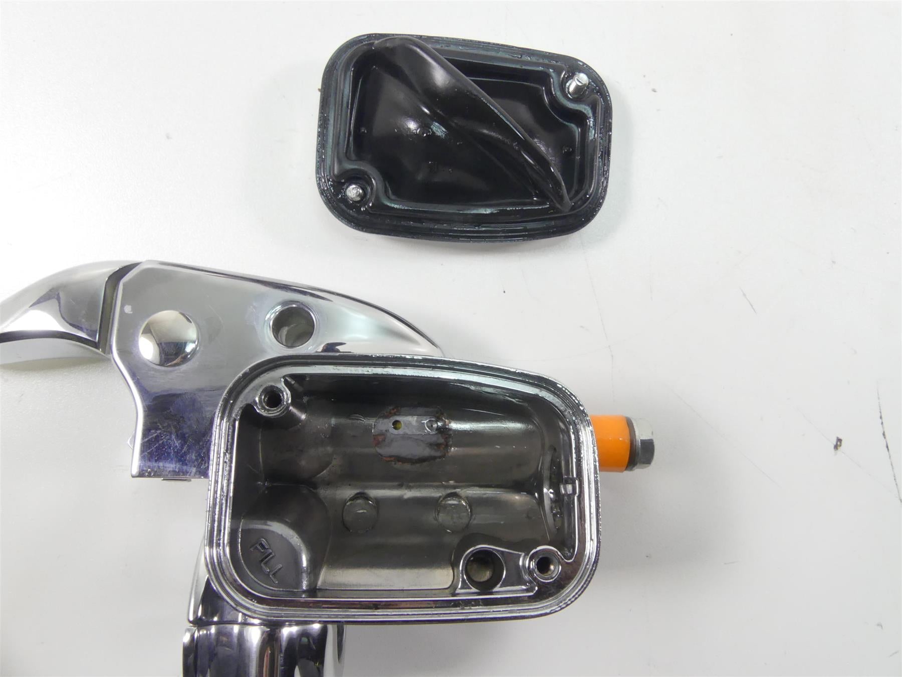 2009 Harley FLHTCU SE4 CVO E-Glide Chrome Clutch Master Cylinder 11/16 36700081D {{ shop.shopifyCountryName }} - Mototech271