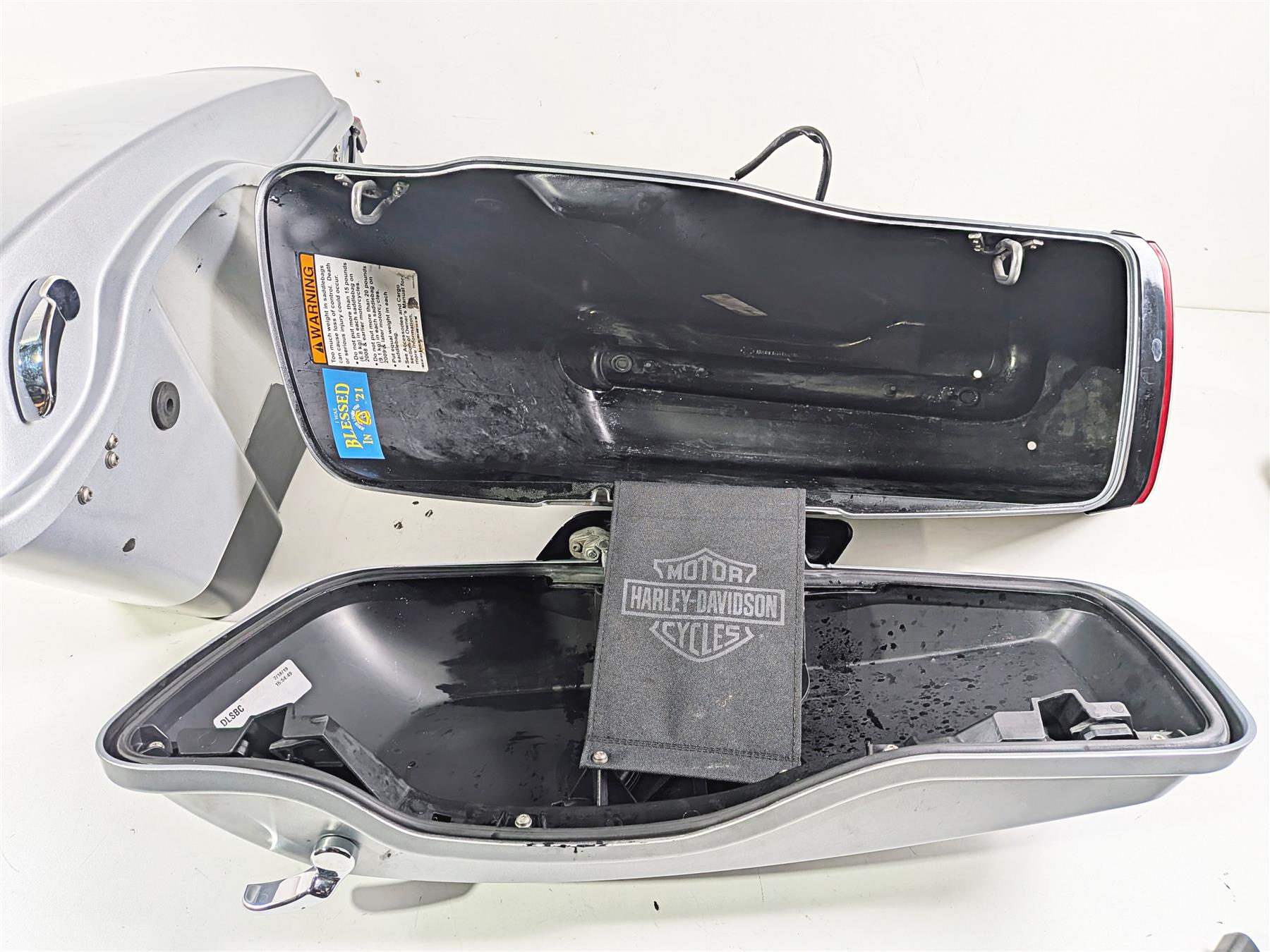 2020 Harley Touring FLTRK Road Glide Left Right Saddlebag Set 90200412 90200414 {{ shop.shopifyCountryName }} - Mototech271